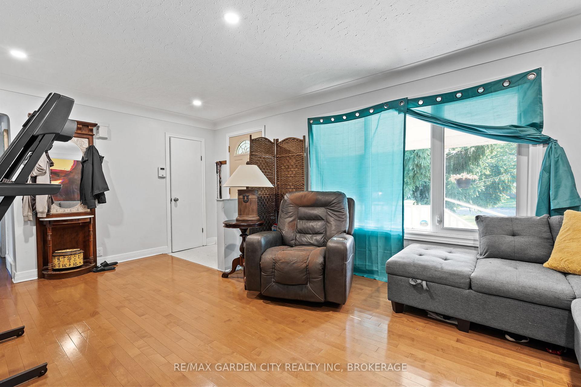 Photo 5 of 304 First Avenue, Welland, N. Welland — HOMEH