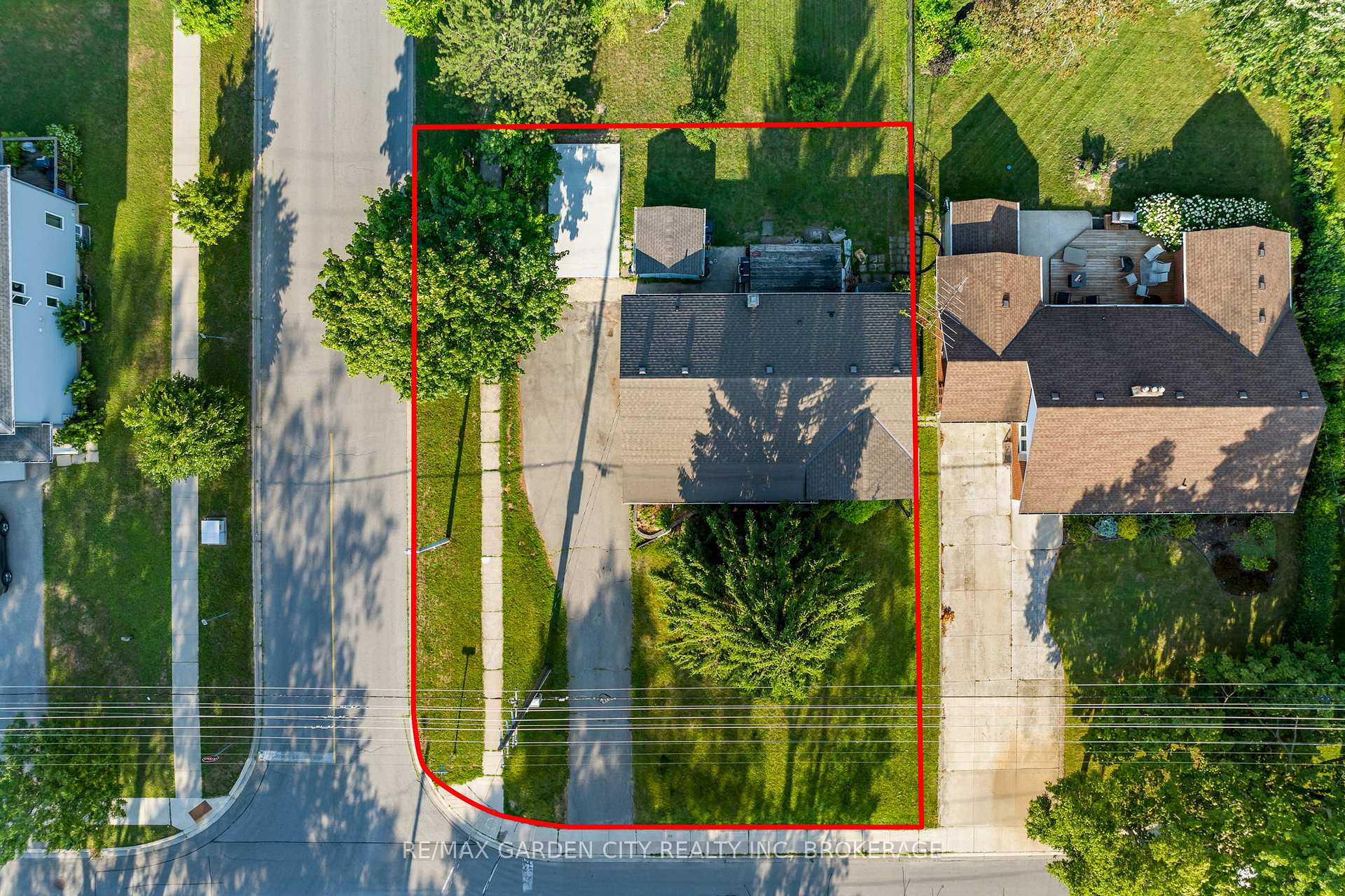 Photo 32 of 304 First Avenue, Welland, N. Welland — HOMEH