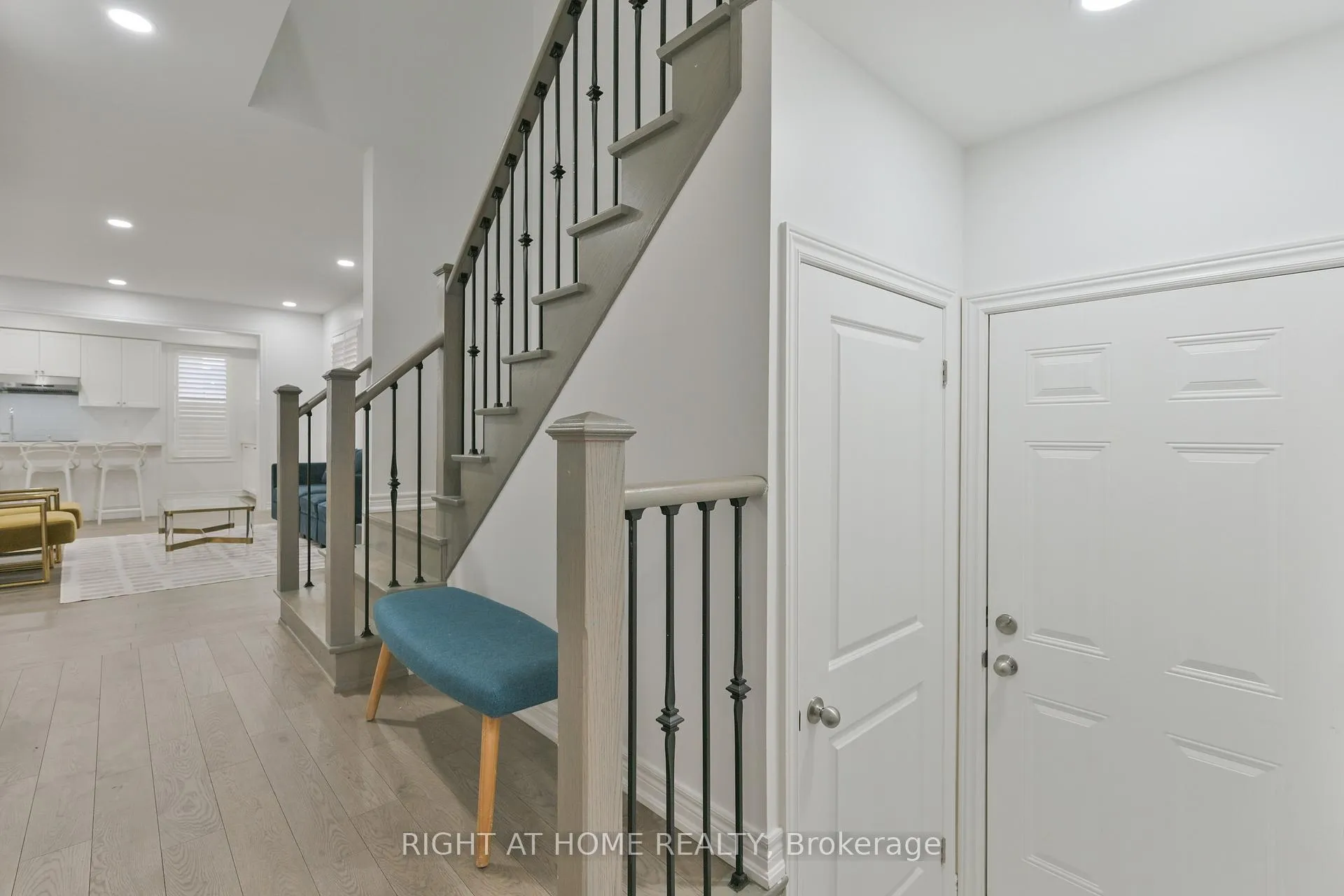 Photo 4 of 92 Conarty Crescent, Whitby, Rural Whitby — HOMEH