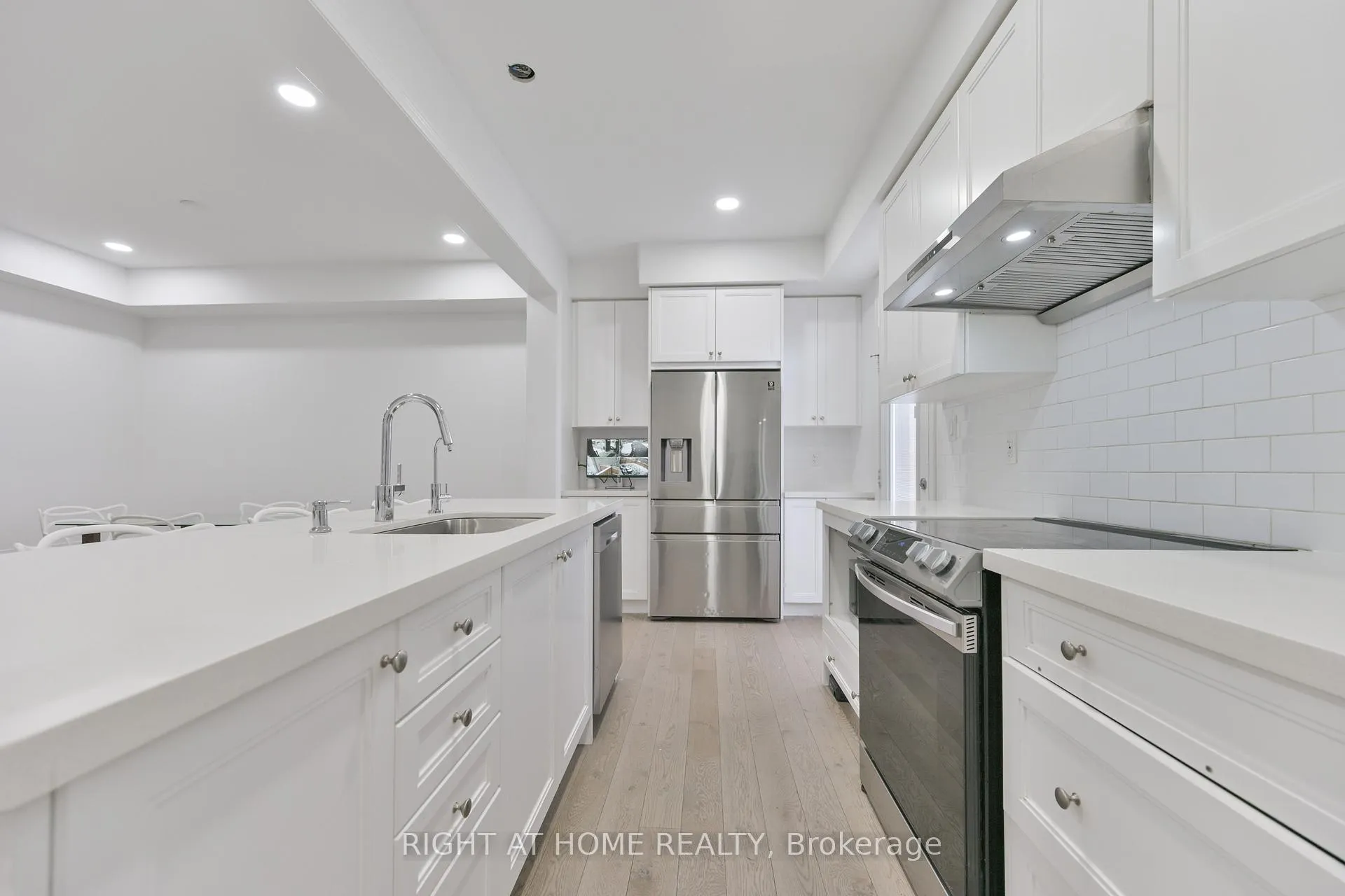 Photo 12 of 92 Conarty Crescent, Whitby, Rural Whitby — HOMEH