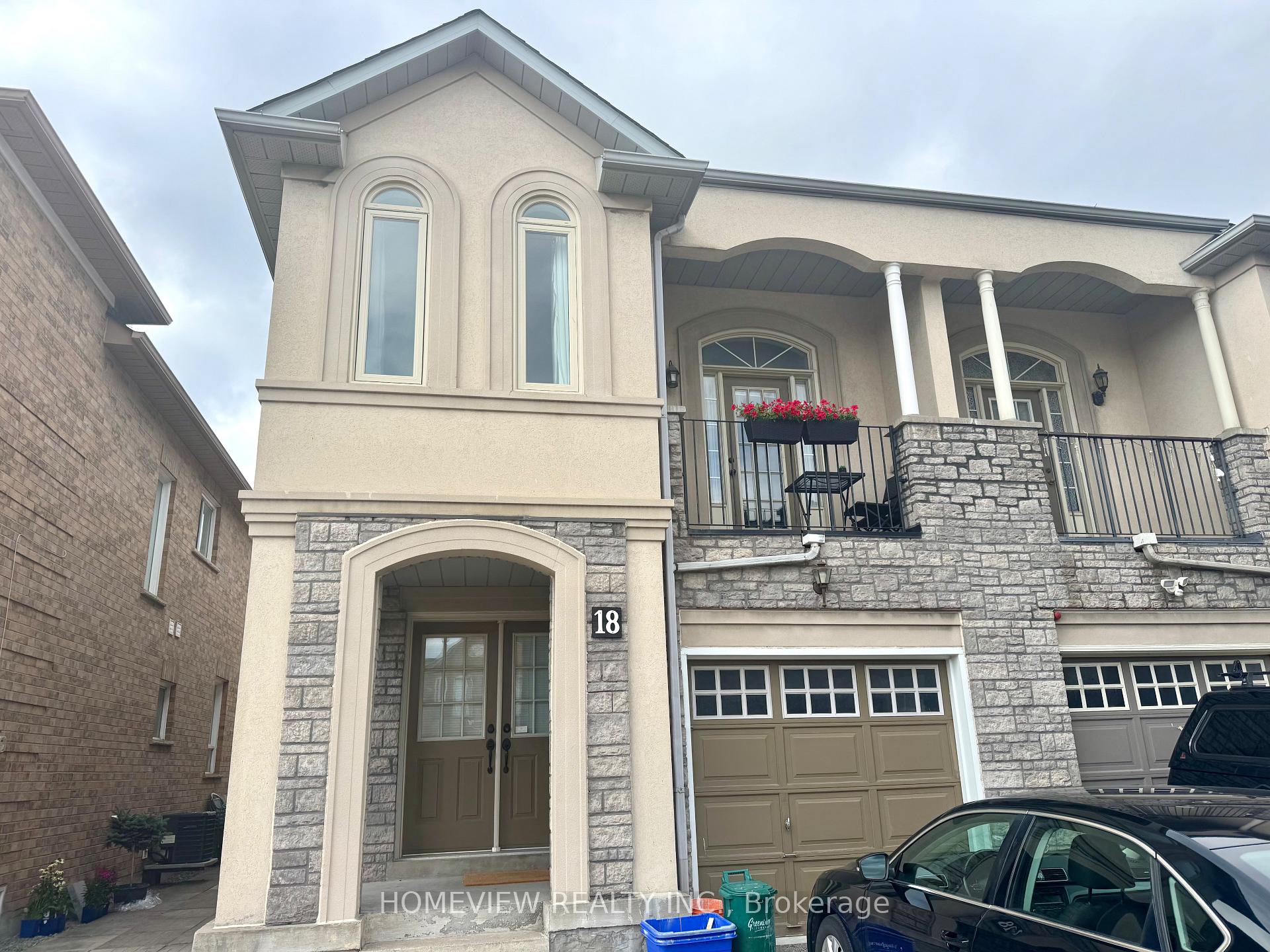 Photo 2 of Unit Upper Section, 18 Blue Willow Drive, Vaughan, East Woodbridge — HOMEH