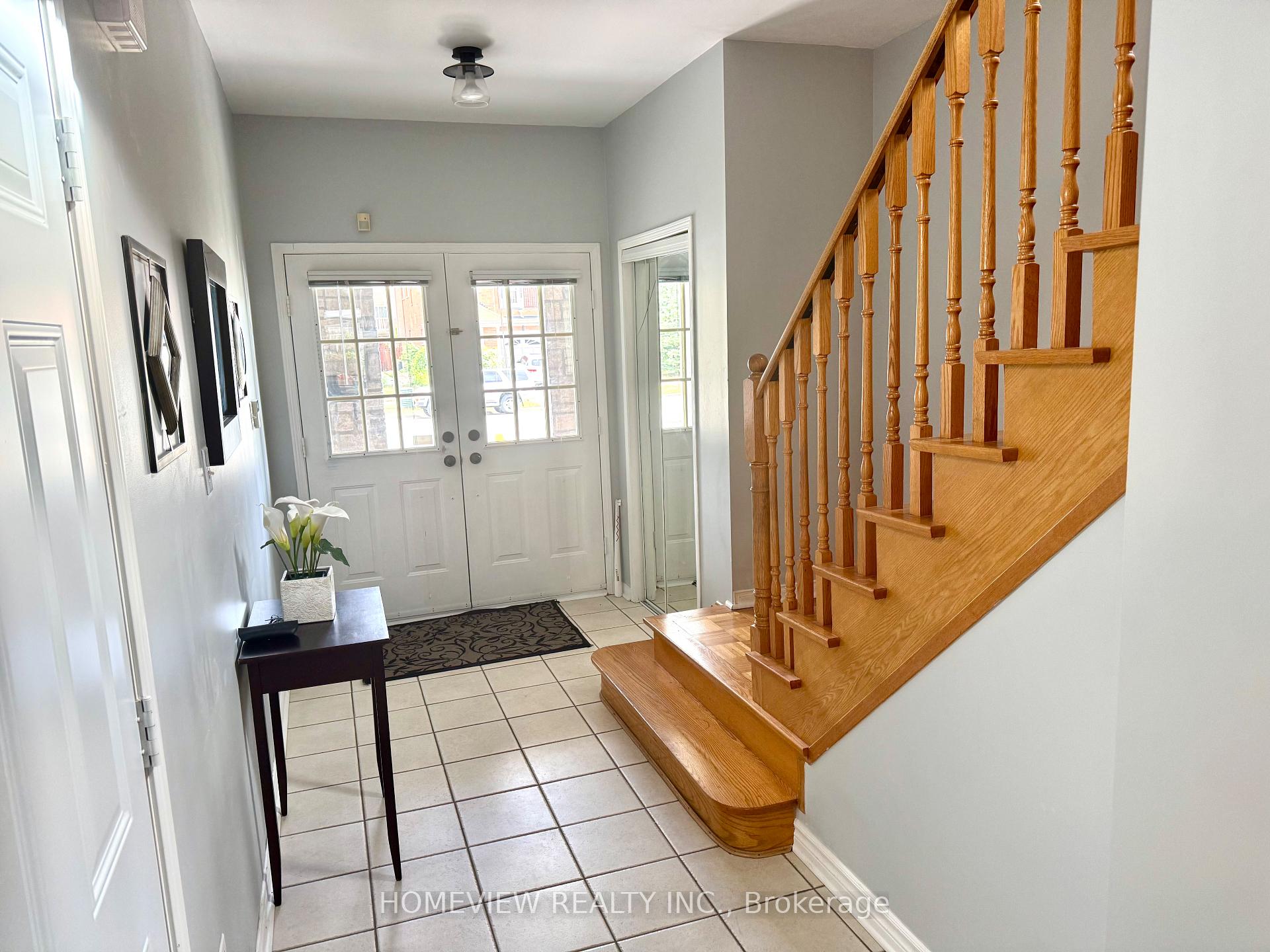 Photo 3 of Unit Upper Section, 18 Blue Willow Drive, Vaughan, East Woodbridge — HOMEH