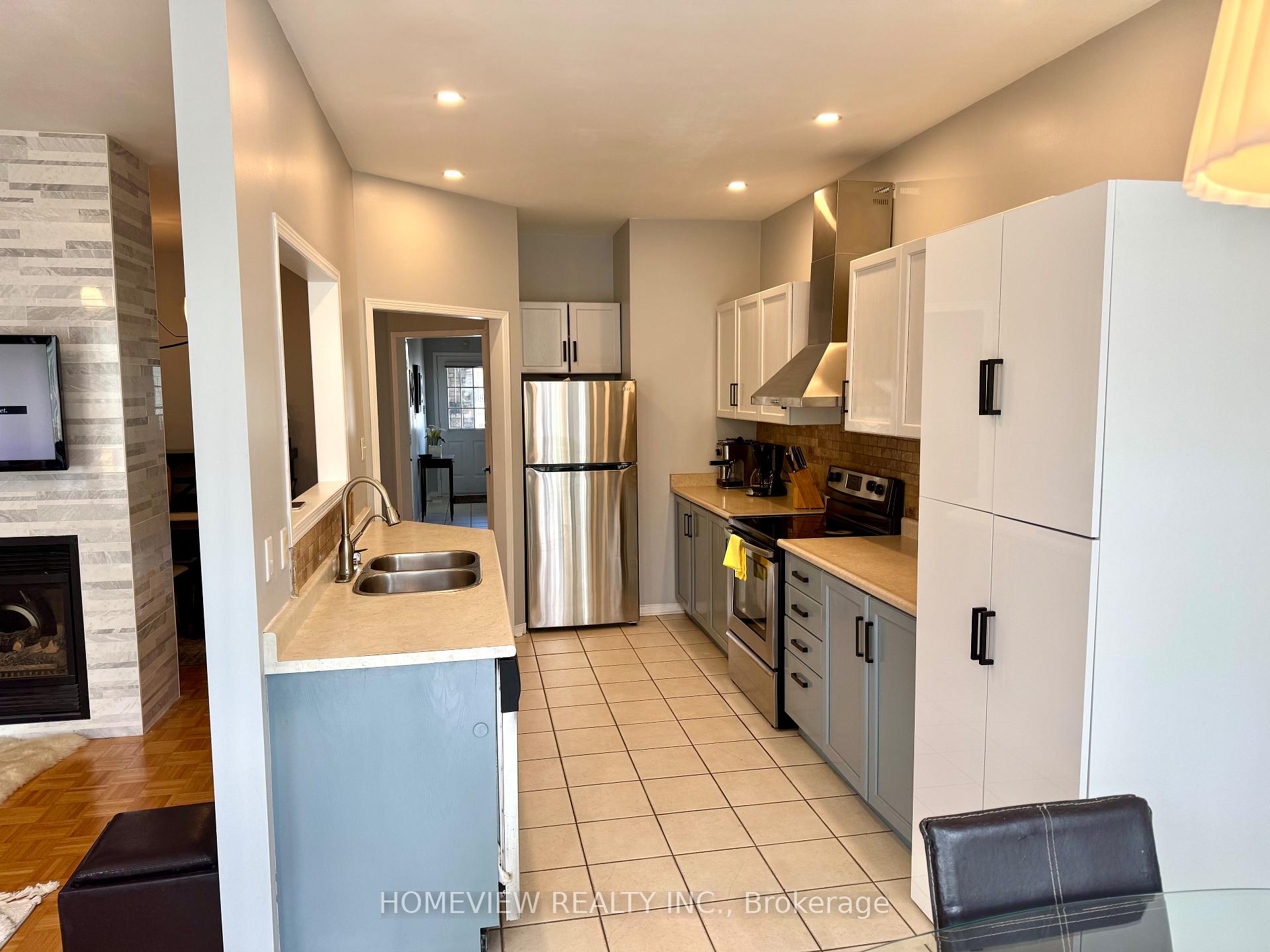 Photo 7 of Unit Upper Section, 18 Blue Willow Drive, Vaughan, East Woodbridge — HOMEH
