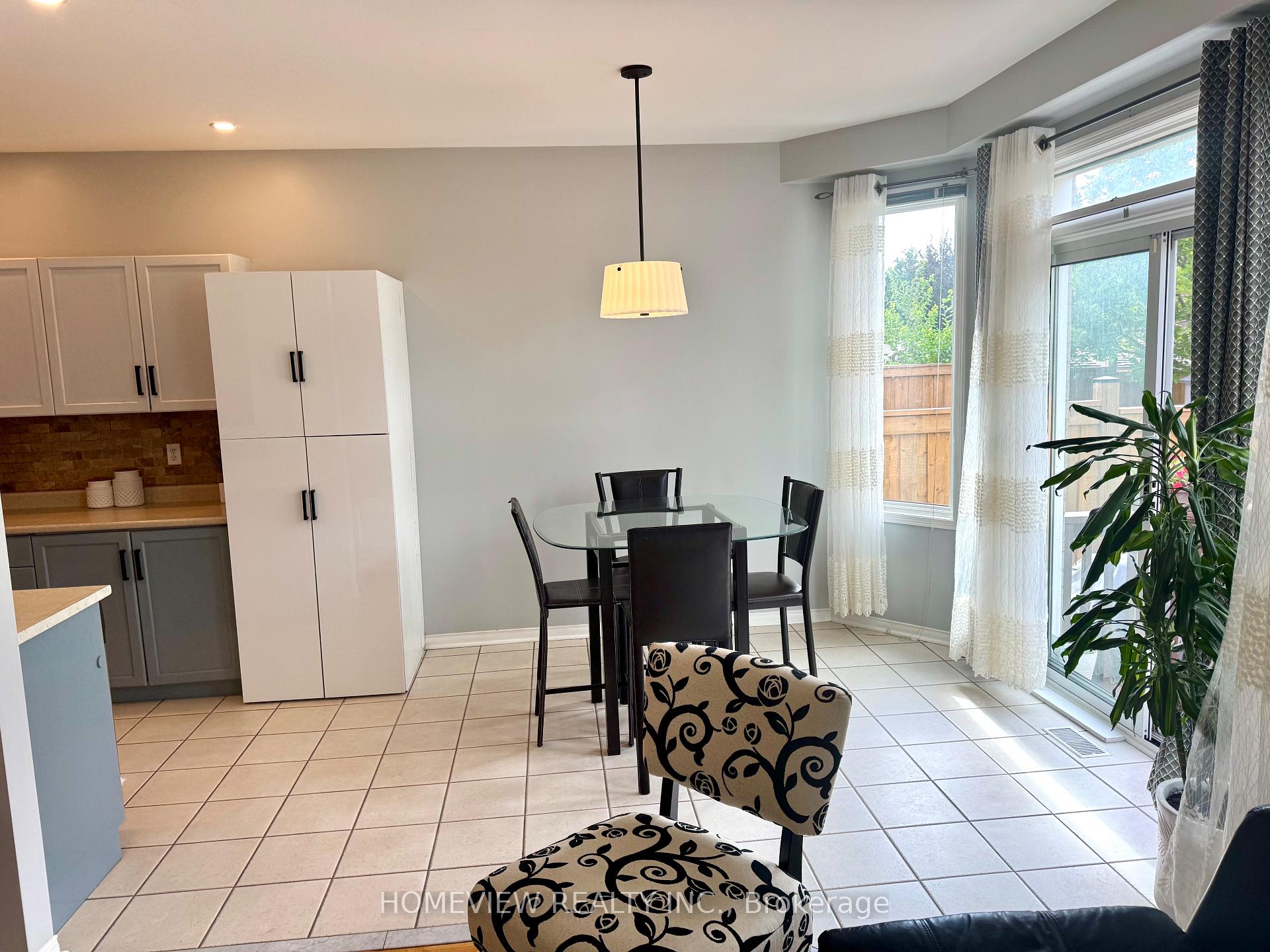 Photo 9 of Unit Upper Section, 18 Blue Willow Drive, Vaughan, East Woodbridge — HOMEH