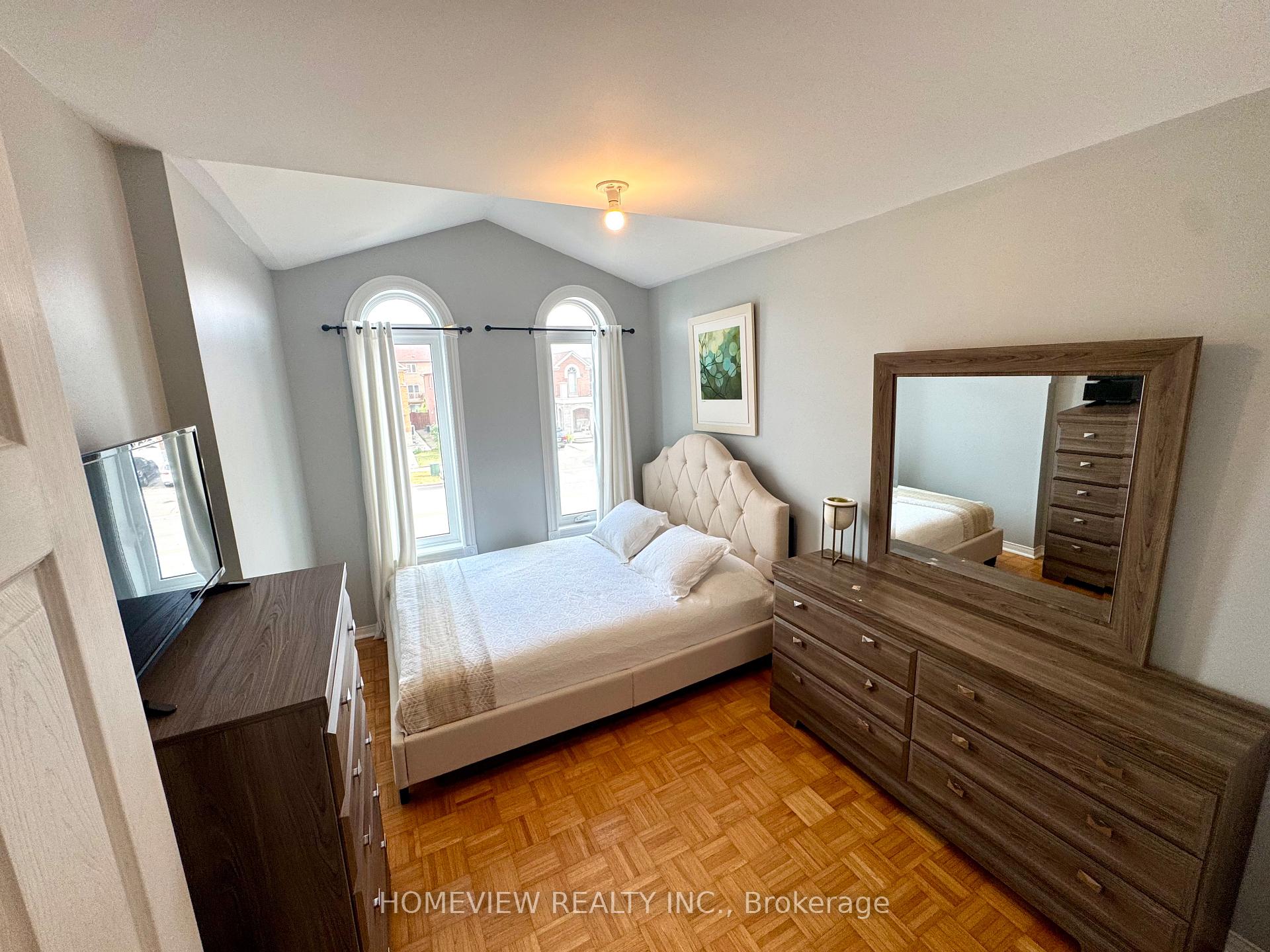 Photo 15 of Unit Upper Section, 18 Blue Willow Drive, Vaughan, East Woodbridge — HOMEH