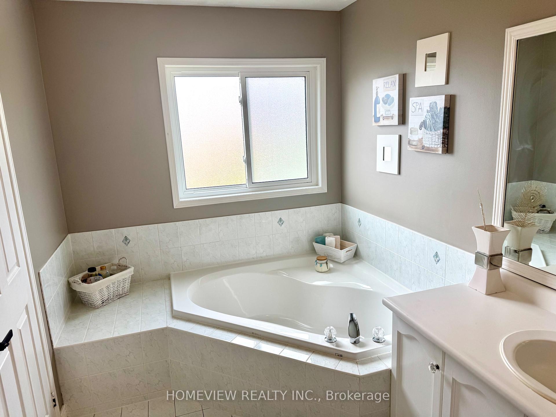 Photo 17 of Unit Upper Section, 18 Blue Willow Drive, Vaughan, East Woodbridge — HOMEH