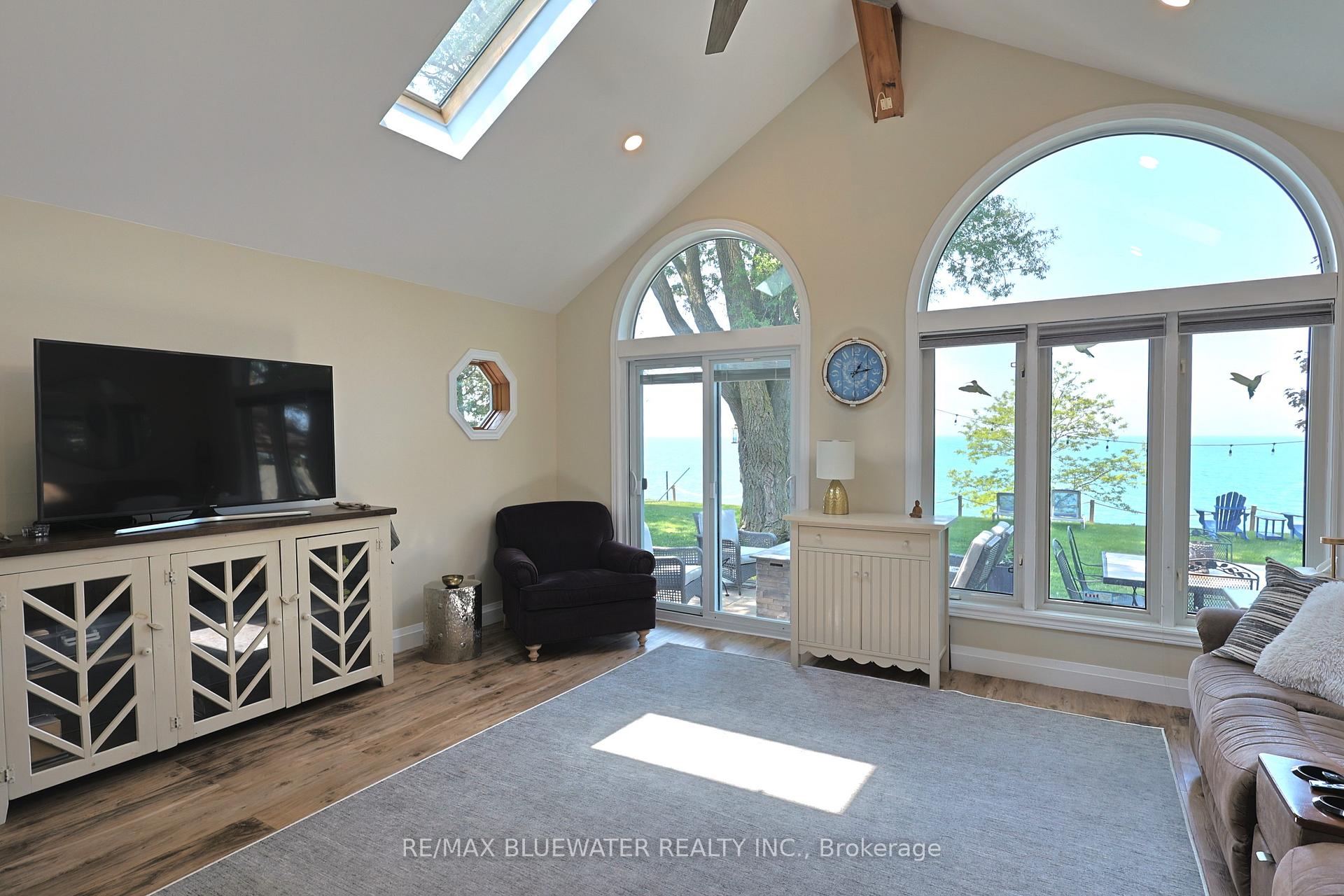 Photo 23 of 72209 Lakeshore Drive, Bluewater, Hay — HOMEH