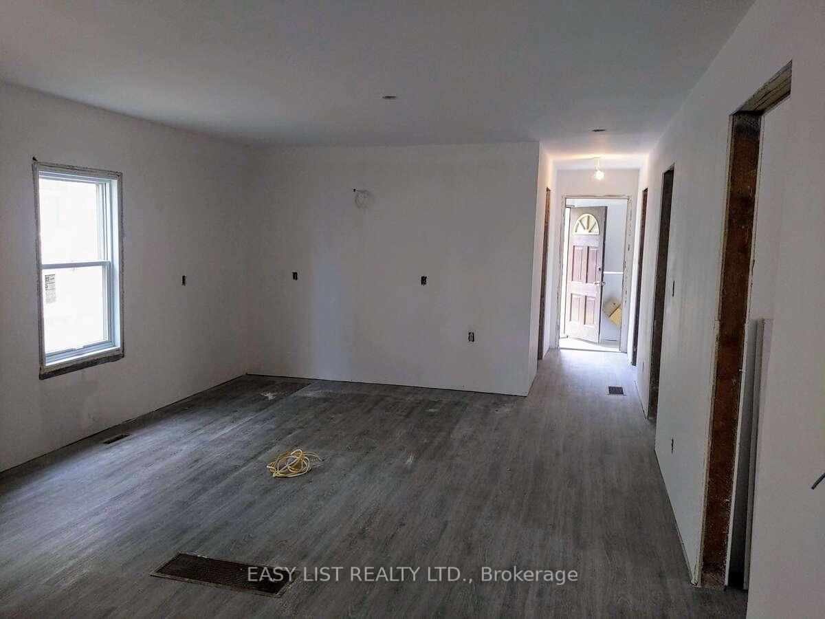 Photo 3 of 35 Dain Avenue, Welland, Lincoln/Crowland — HOMEH