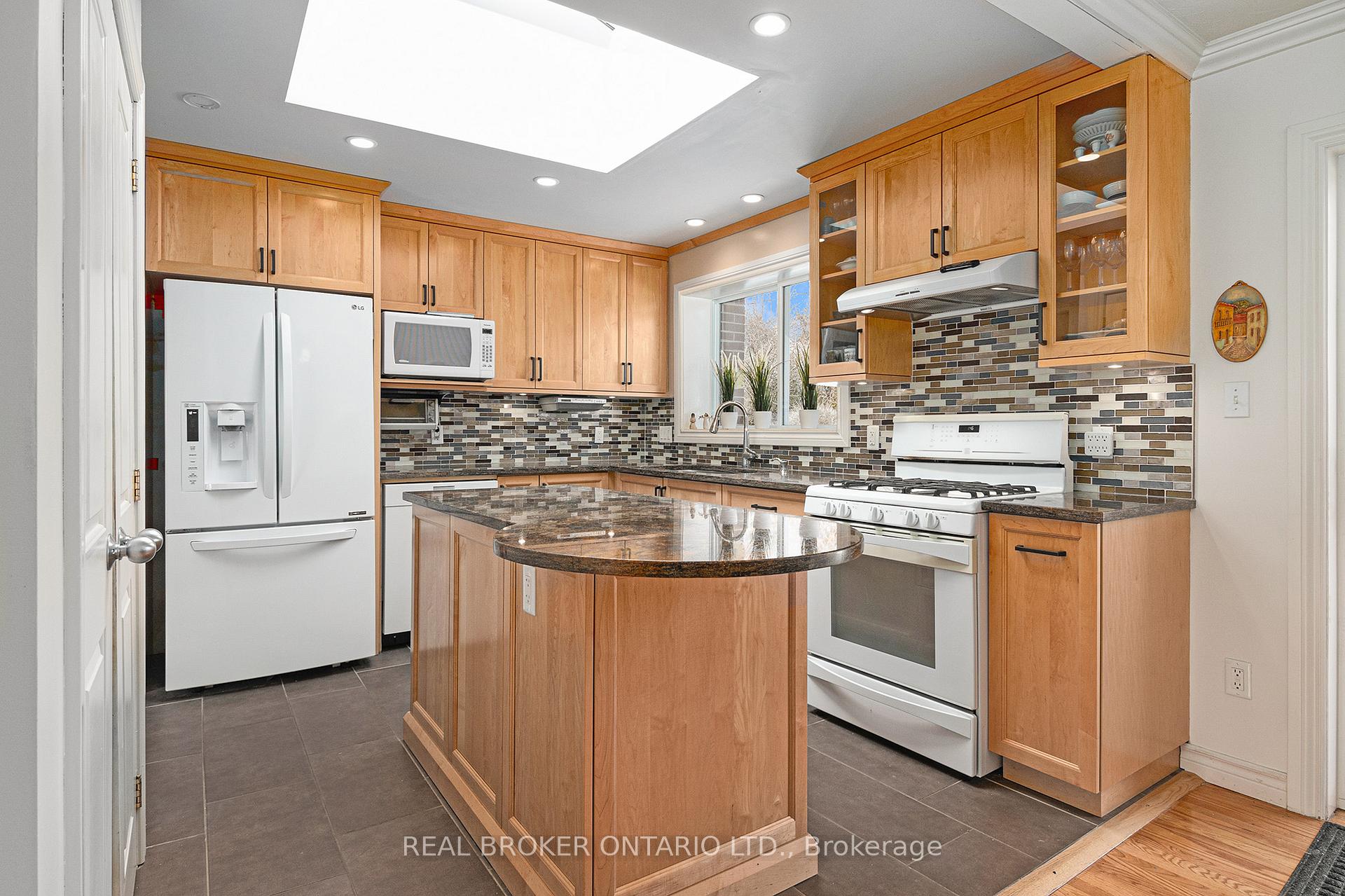 Photo 8 of 1845 Arizona Avenue, Ottawa, Guildwood Estates - Urbandale Acres — HOMEH