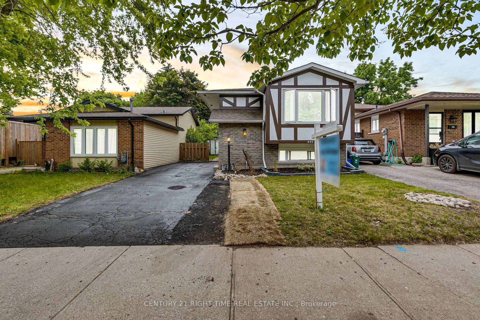 Front of 445 Drummerhill Crescent