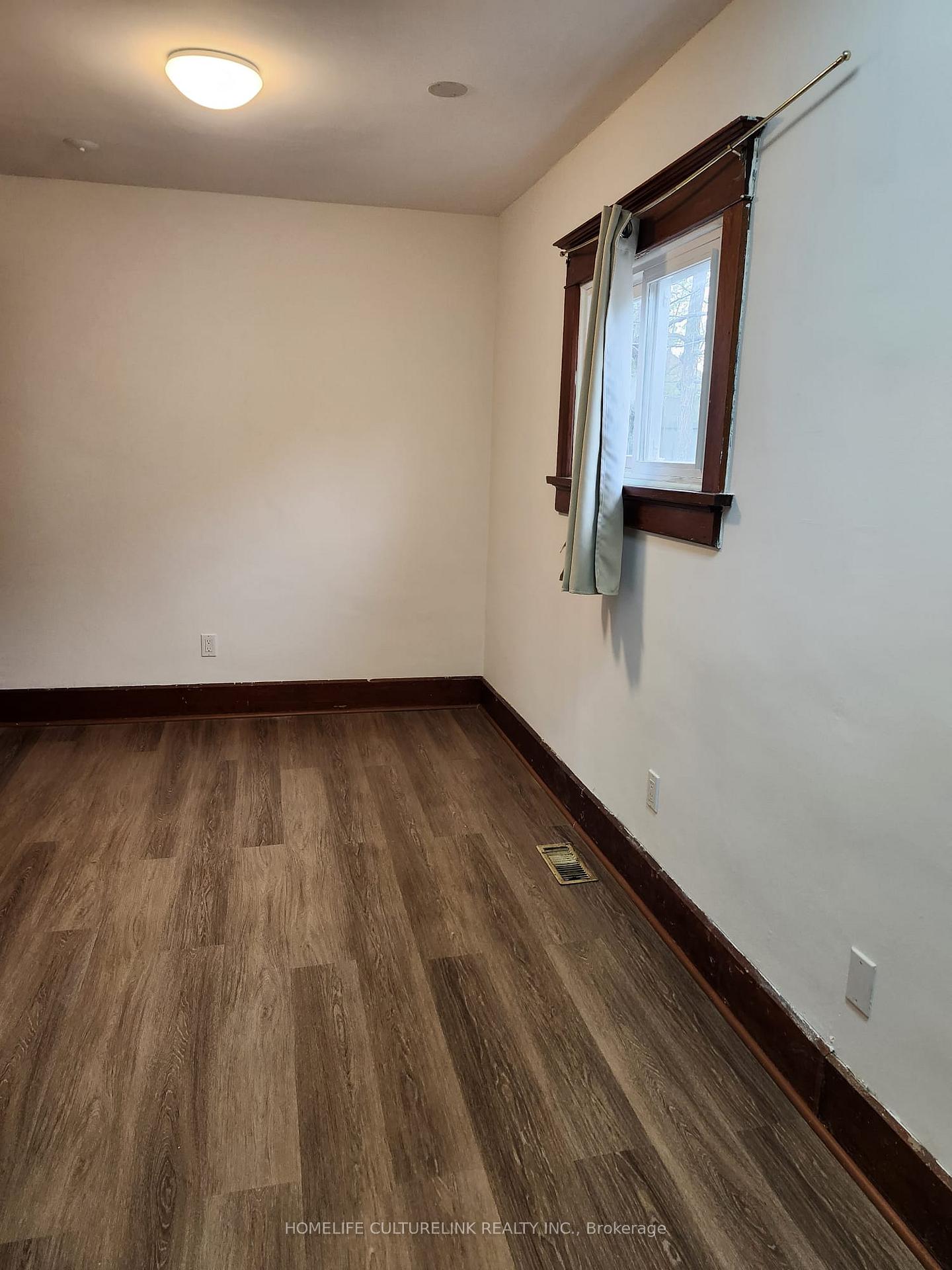 Photo 6 of 180 Erb Street W, Waterloo, Downtown Waterloo — HOMEH