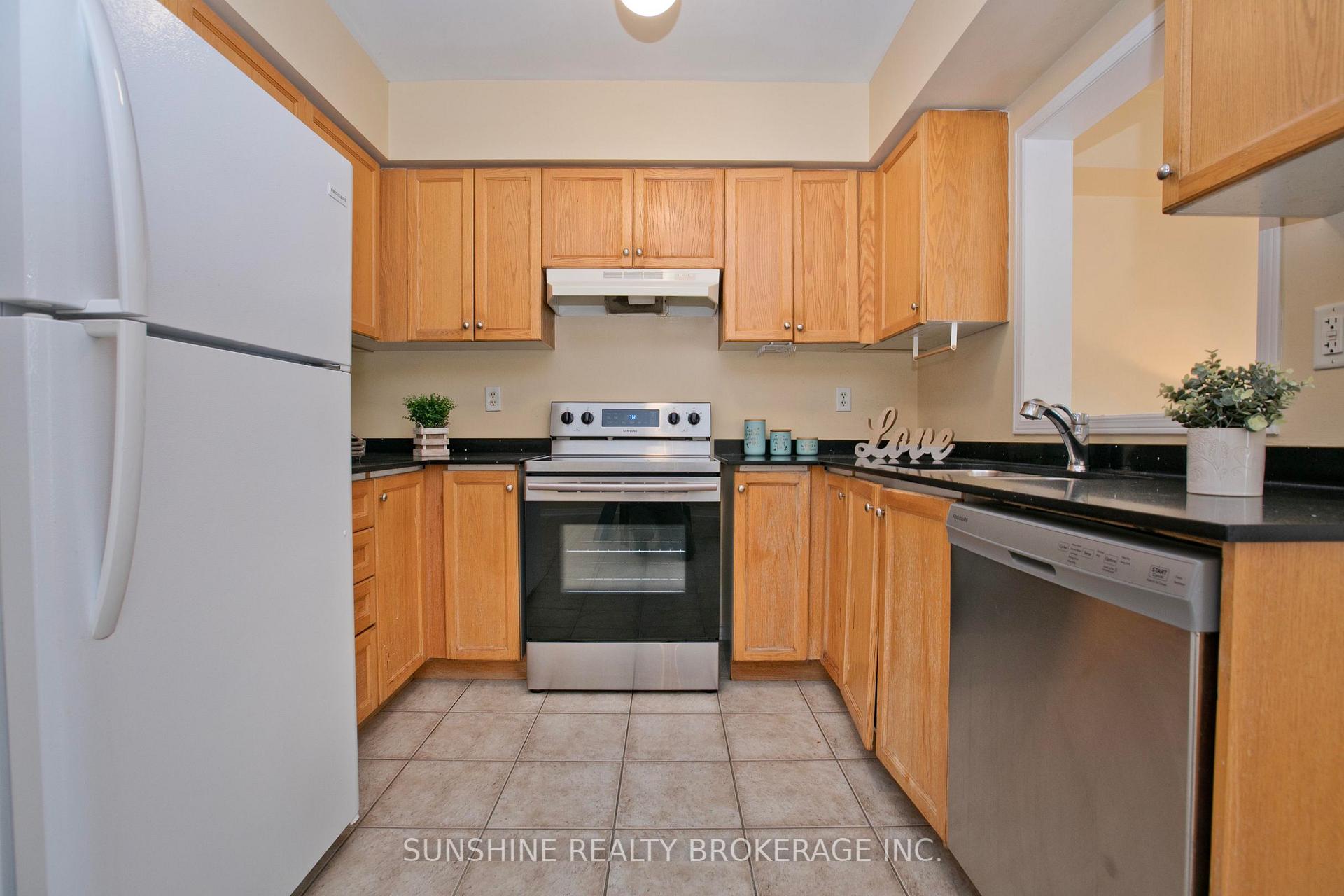 Photo 10 of 3 Camino Drive, Vaughan, Vellore Village — HOMEH