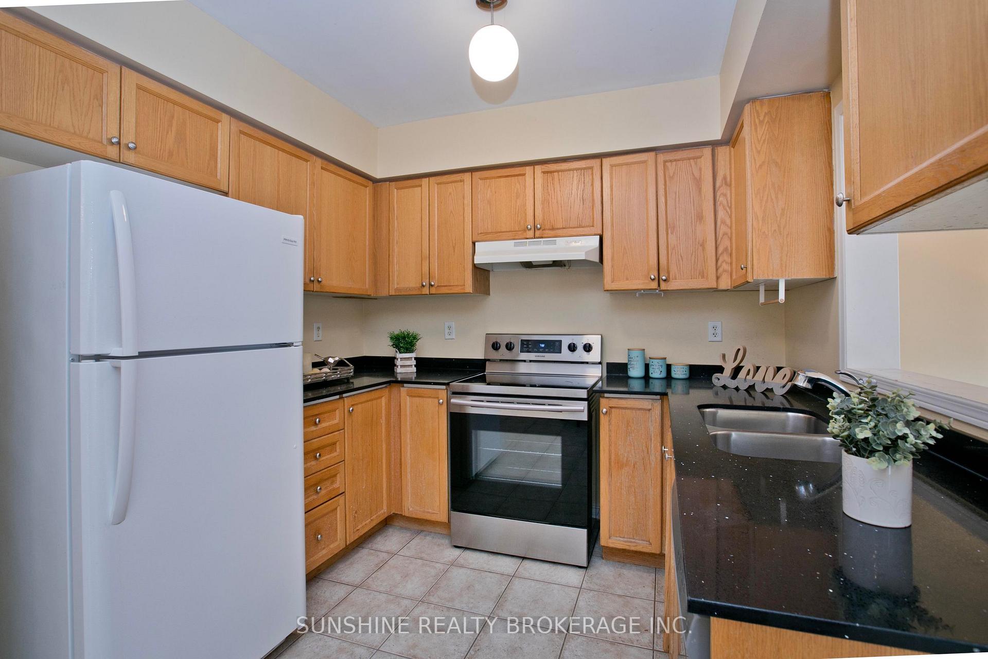 Photo 13 of 3 Camino Drive, Vaughan, Vellore Village — HOMEH