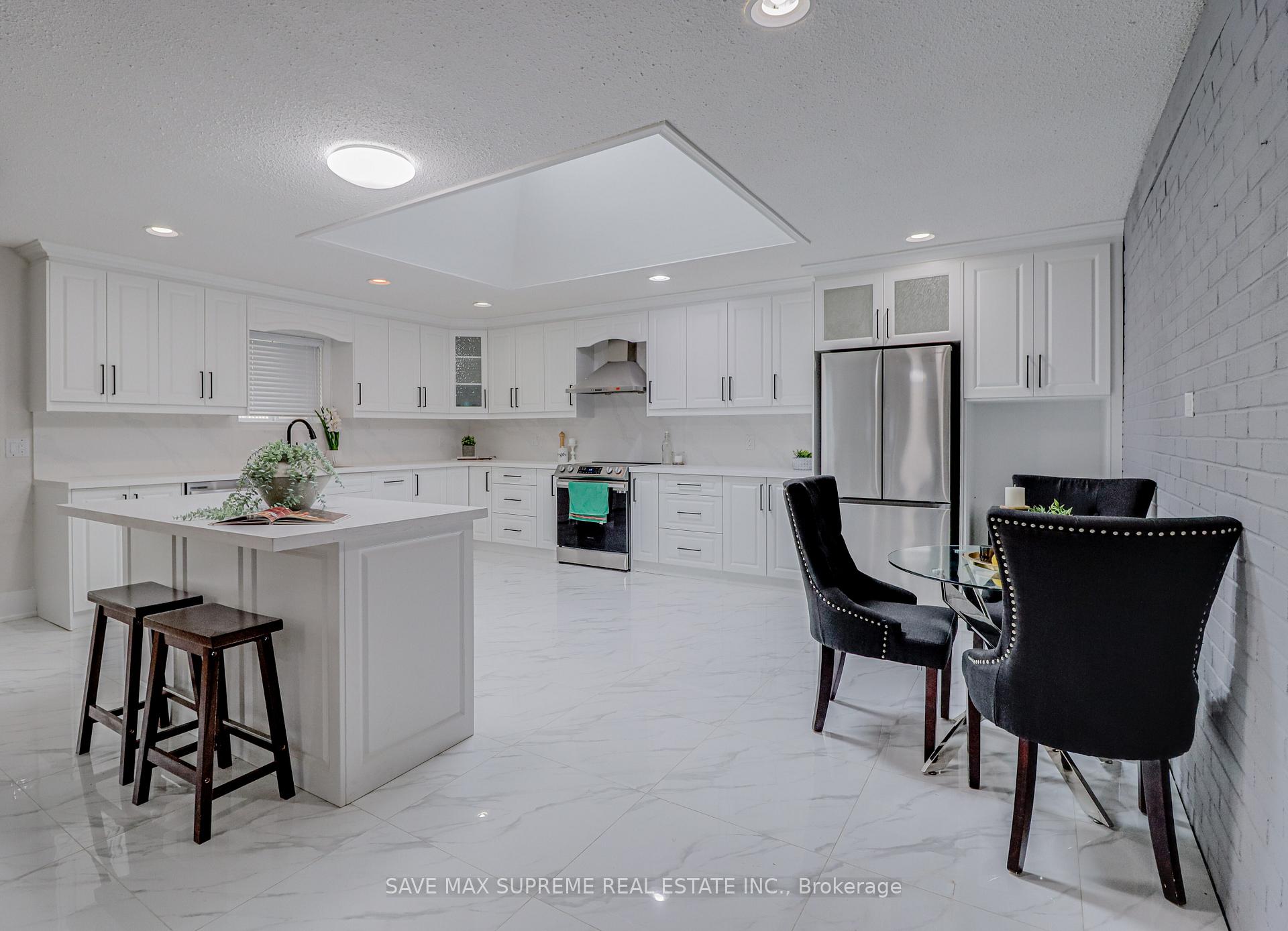 Photo 13 of 10 Curtiss Court, Barrie, Rural Barrie Southwest — HOMEH