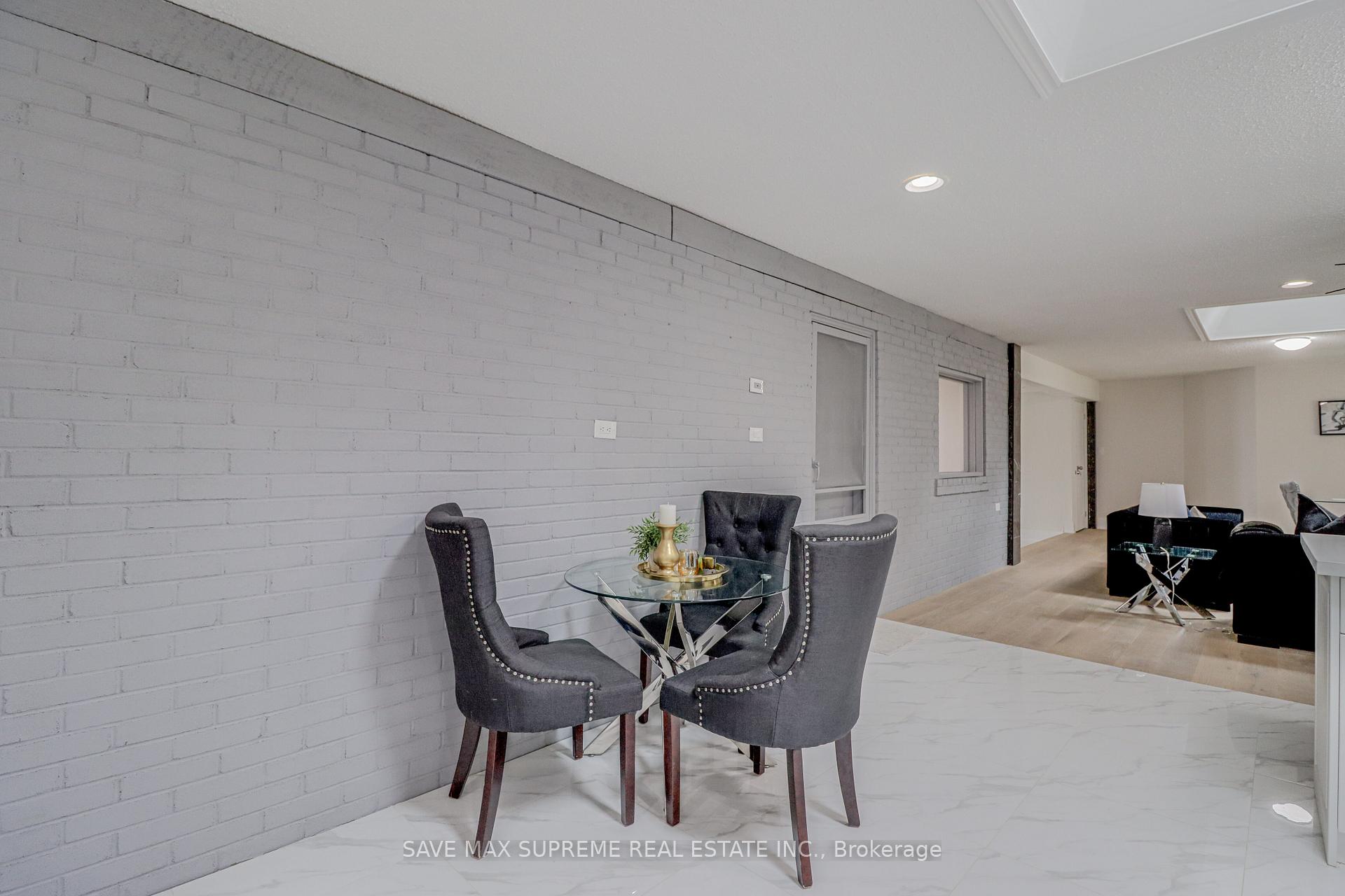 Photo 11 of 10 Curtiss Court, Barrie, Rural Barrie Southwest — HOMEH