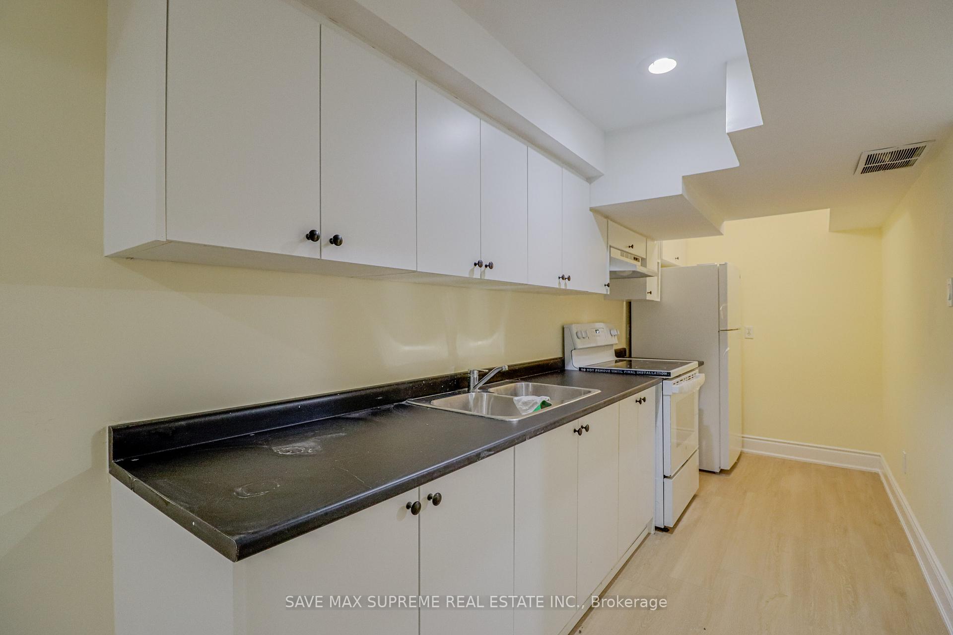 Photo 33 of 10 Curtiss Court, Barrie, Rural Barrie Southwest — HOMEH