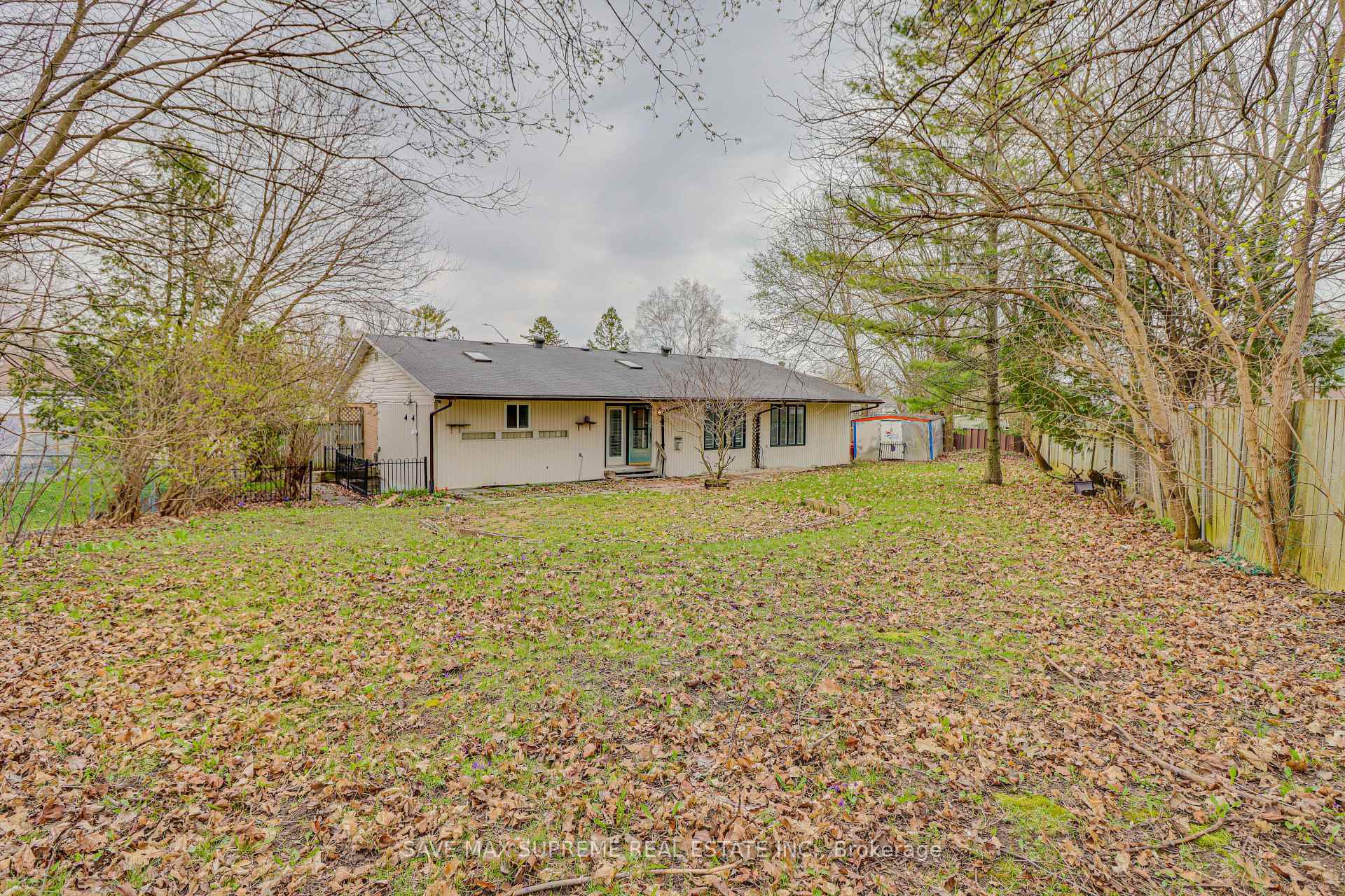 Photo 38 of 10 Curtiss Court, Barrie, Rural Barrie Southwest — HOMEH