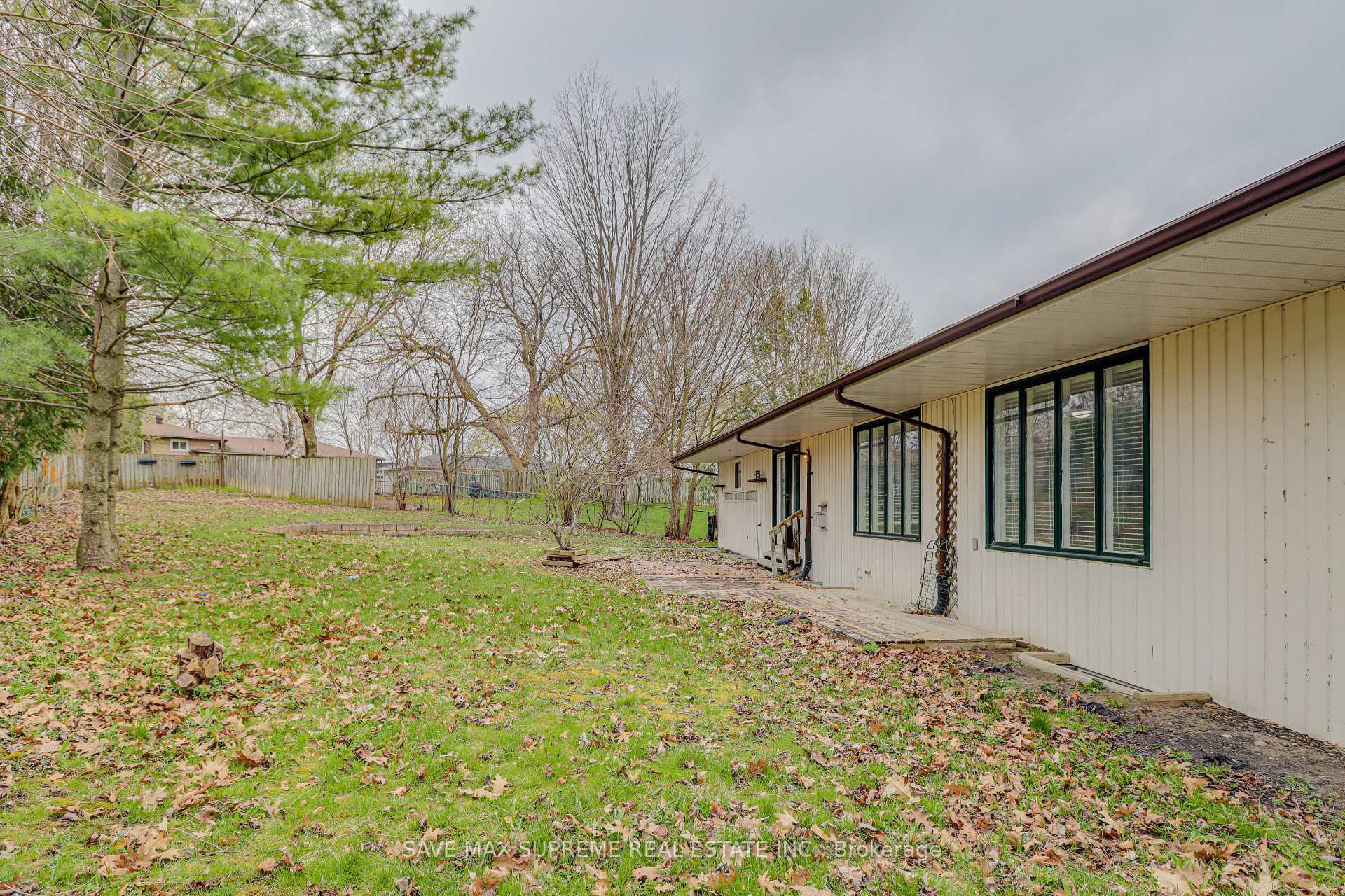 Photo 40 of 10 Curtiss Court, Barrie, Rural Barrie Southwest — HOMEH