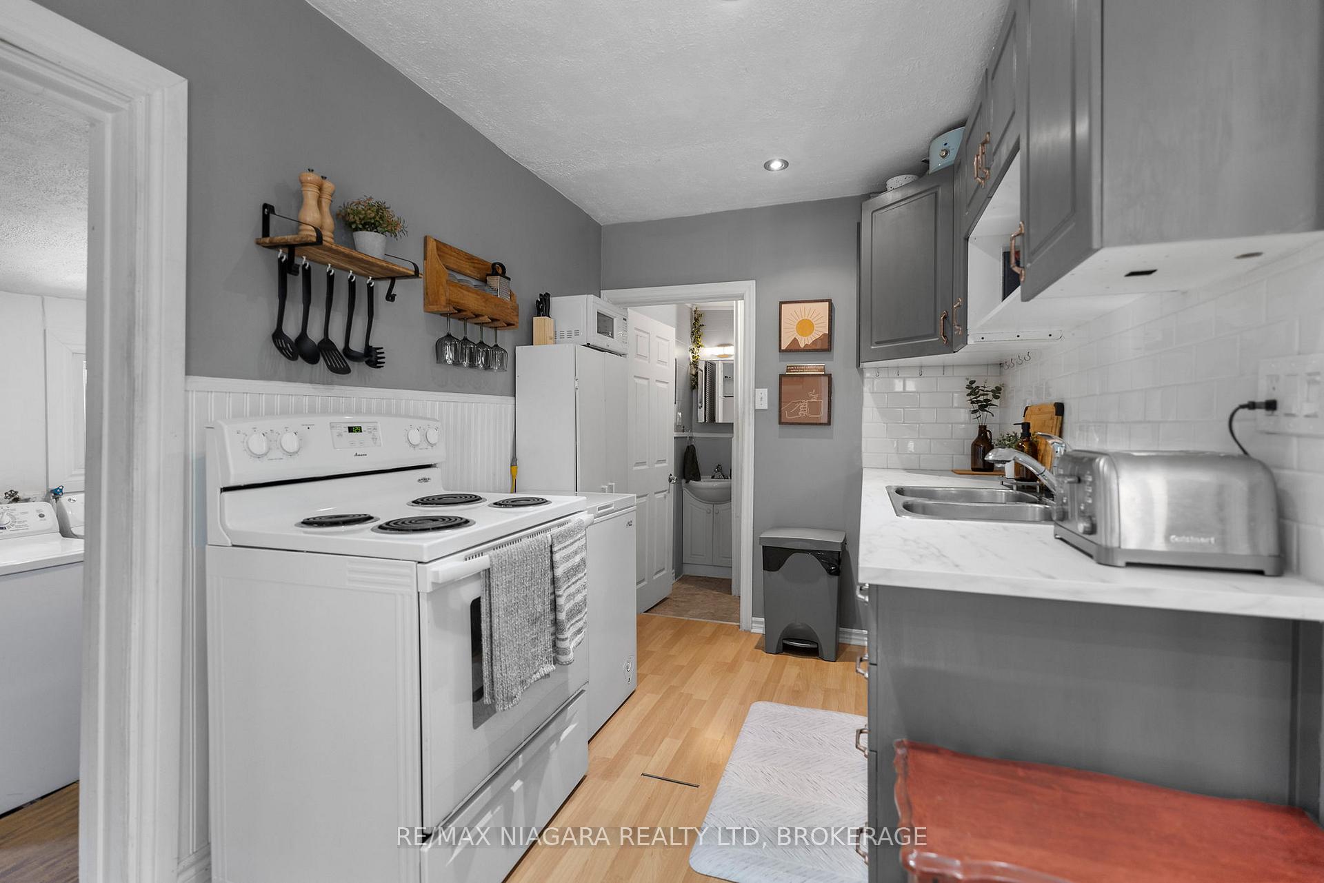 Photo 7 of 45 Alexander Street, Welland, Welland Downtown — HOMEH