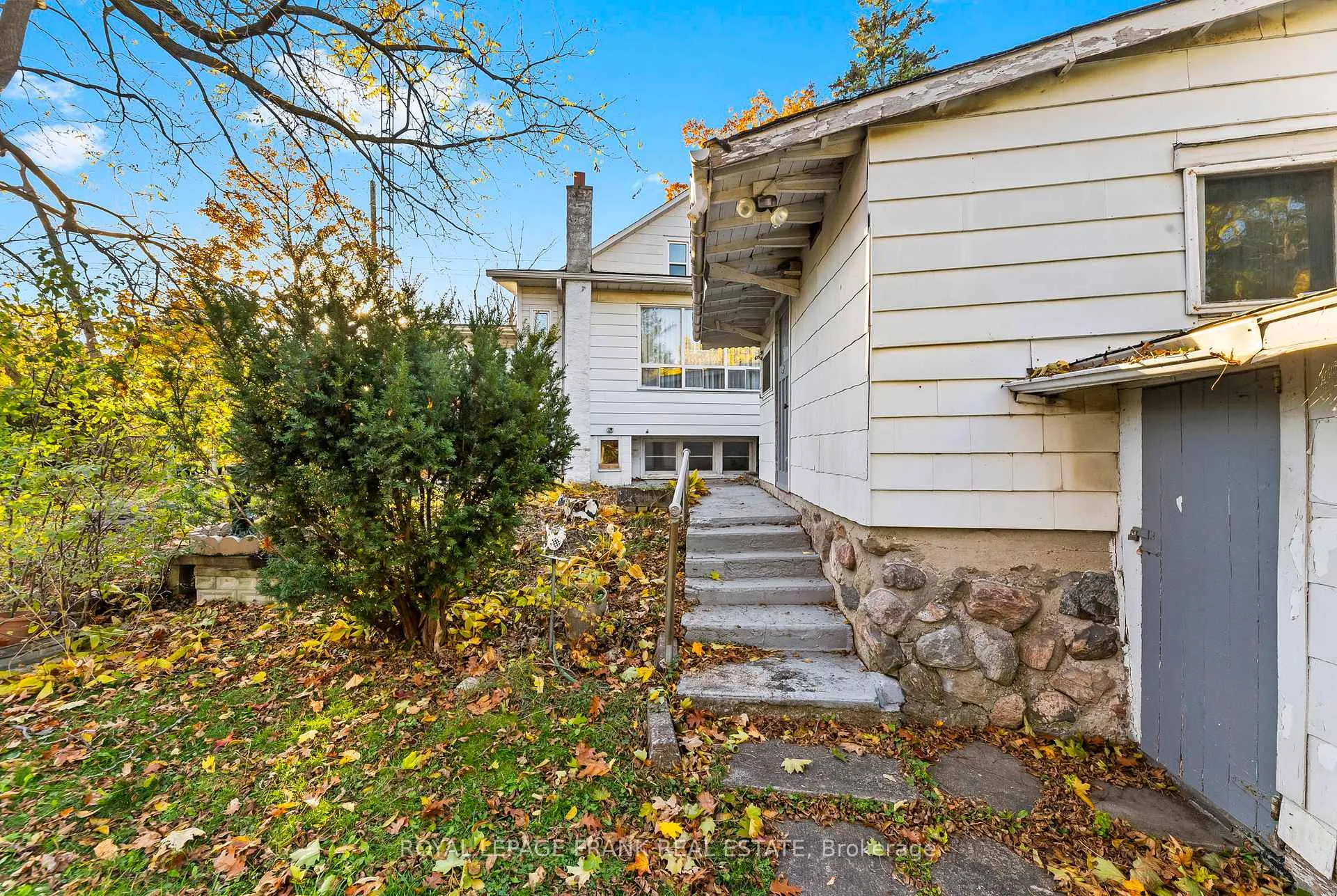Photo 6 of 1627 Dufferin Street, Whitby, Port Whitby — HOMEH