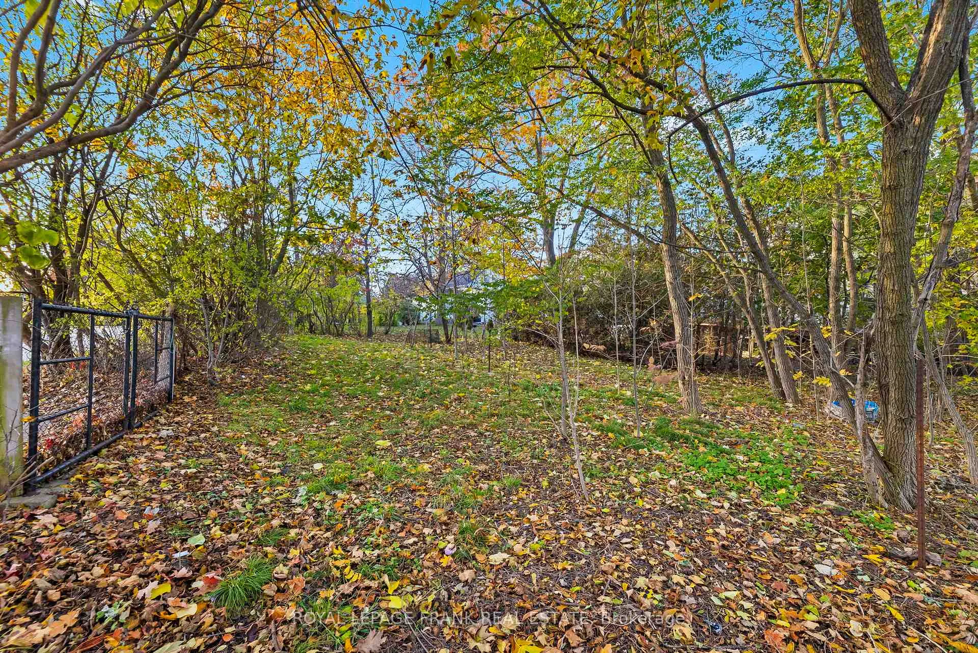 Photo 13 of 1627 Dufferin Street, Whitby, Port Whitby — HOMEH
