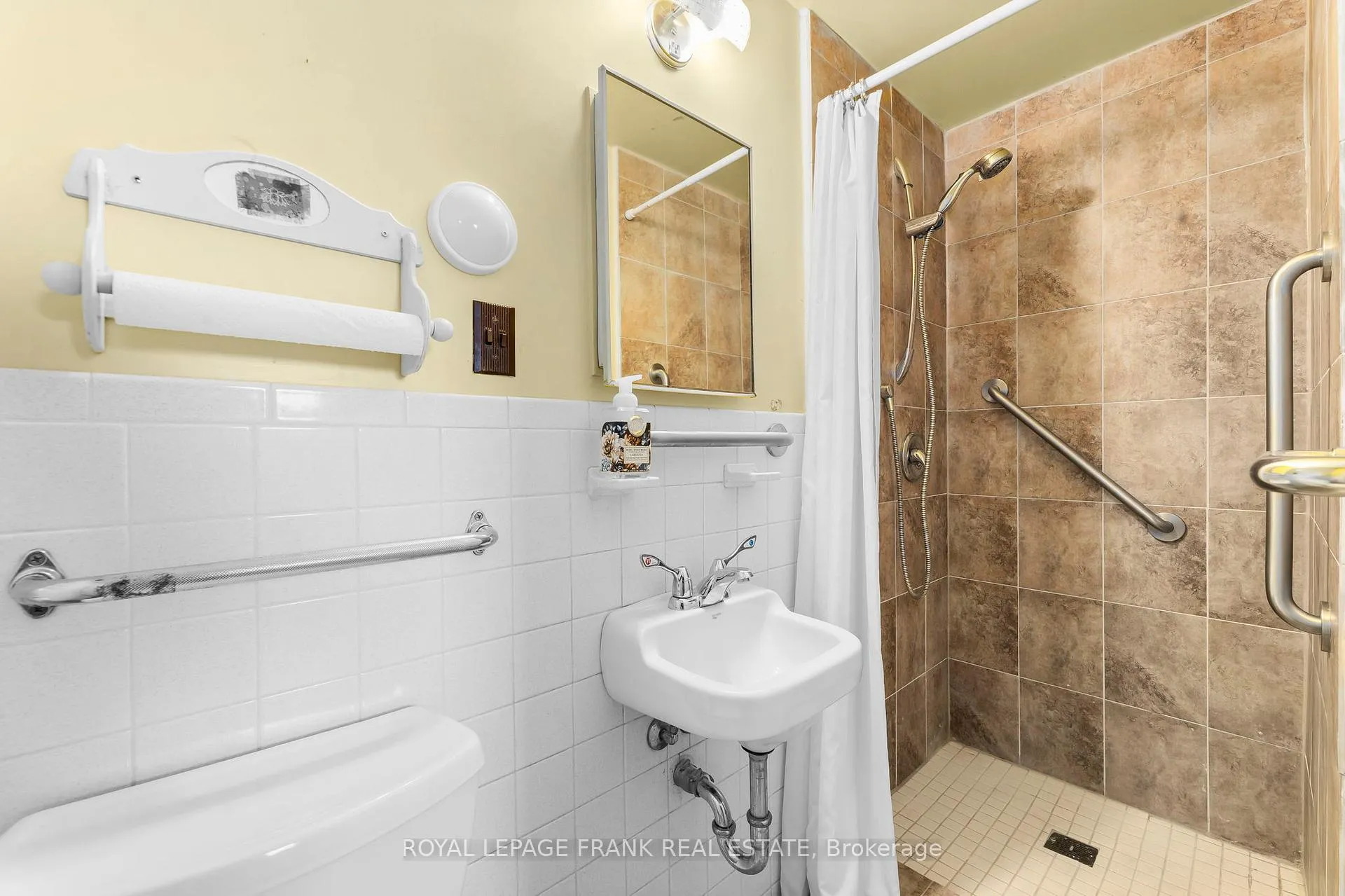 Photo 24 of 1627 Dufferin Street, Whitby, Port Whitby — HOMEH