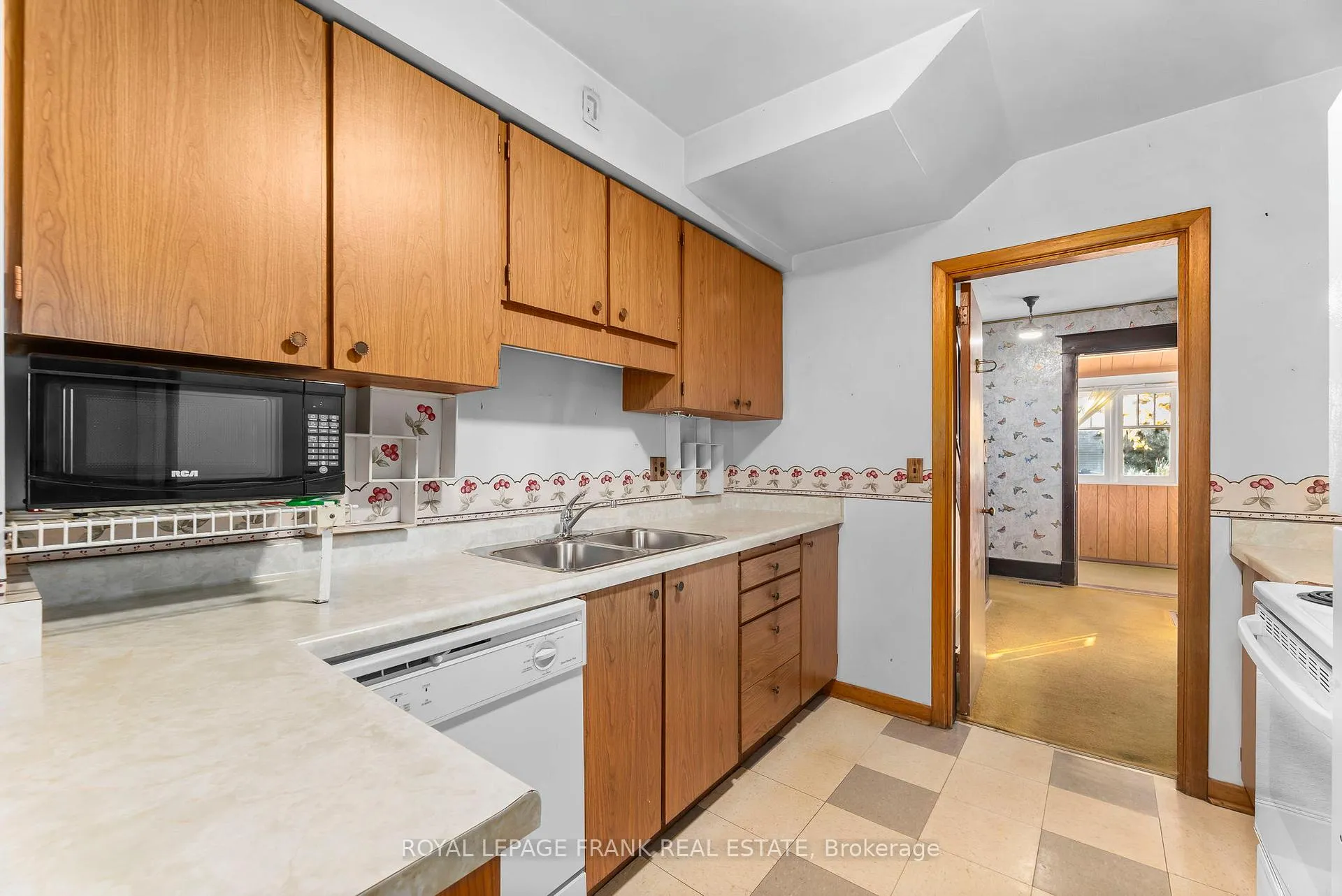 Photo 27 of 1627 Dufferin Street, Whitby, Port Whitby — HOMEH