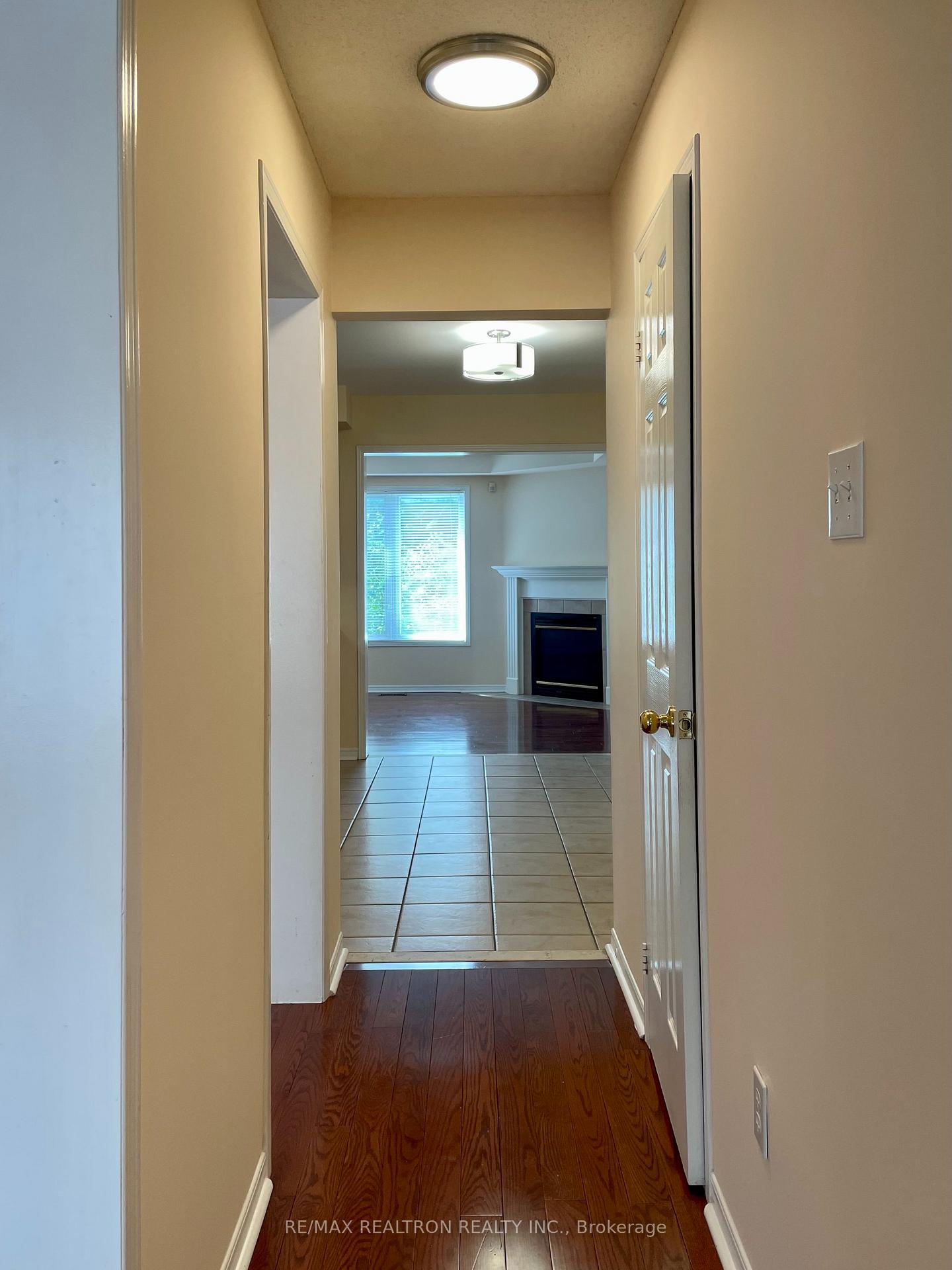 Photo 4 of Unit Main & 2nd, 14 Yellowood Circle, Vaughan, Patterson — HOMEH