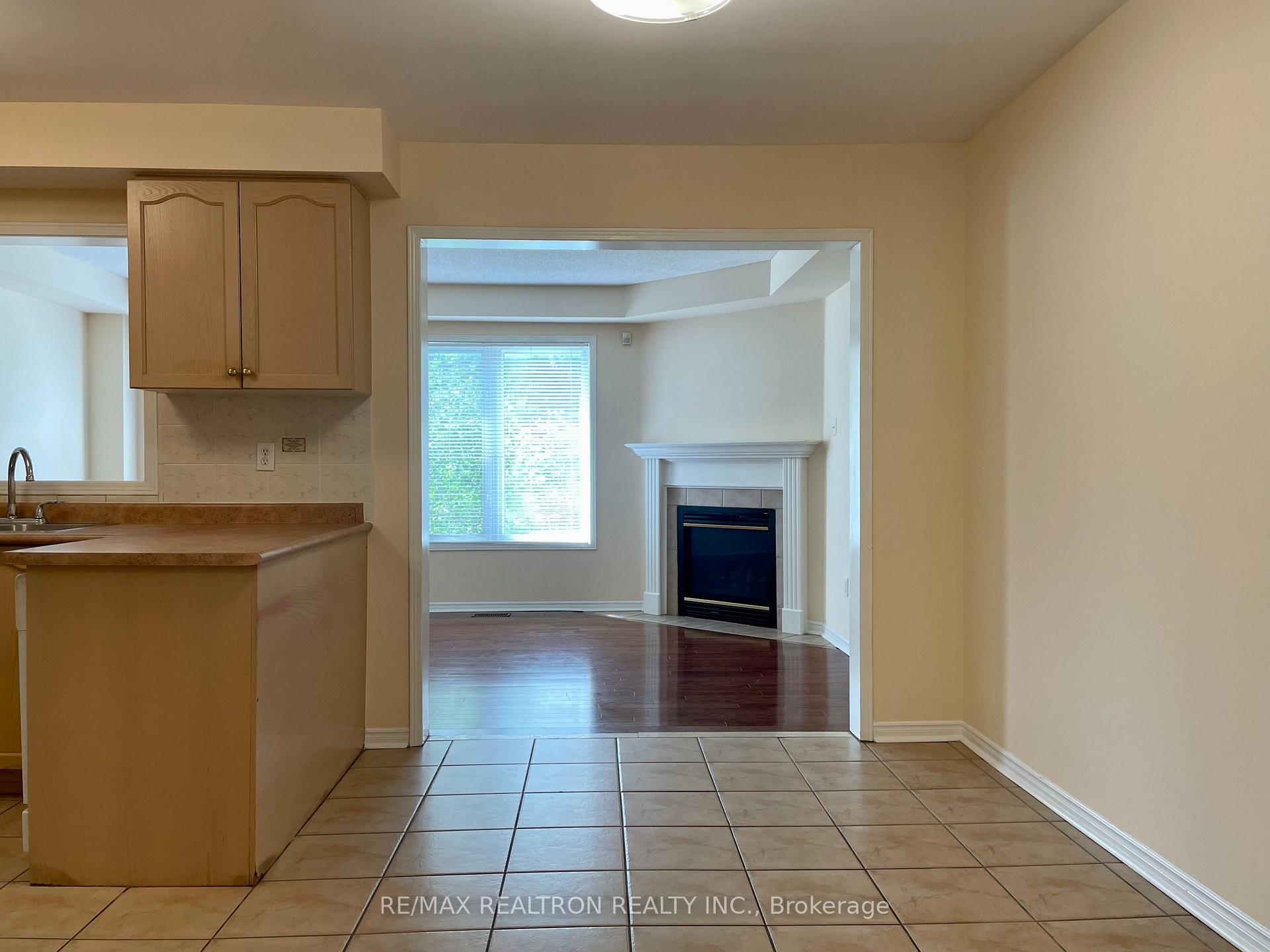 Photo 6 of Unit Main & 2nd, 14 Yellowood Circle, Vaughan, Patterson — HOMEH