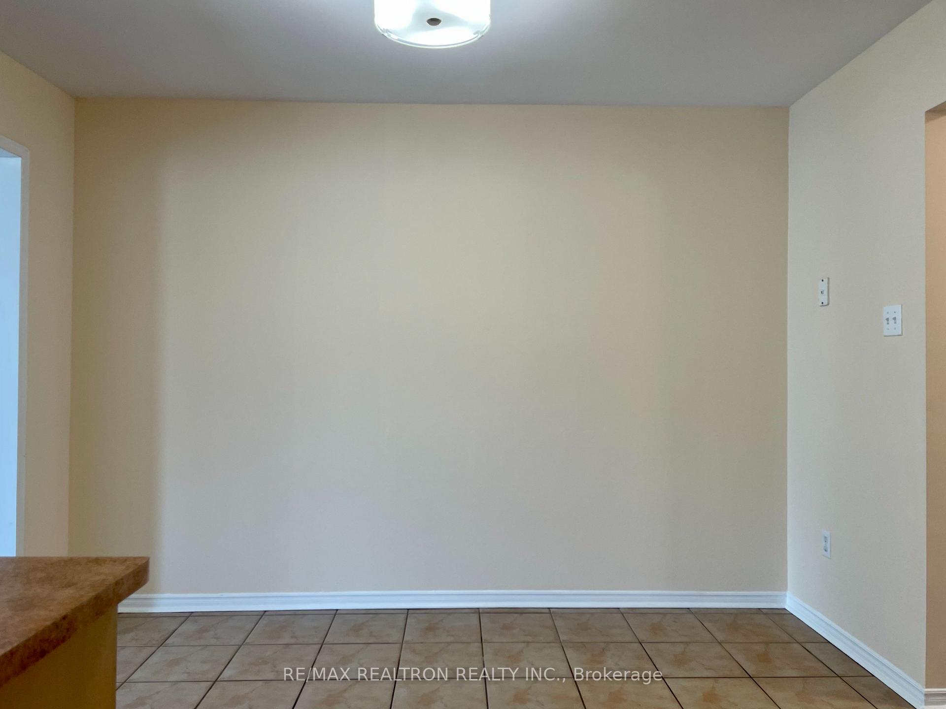 Photo 7 of Unit Main & 2nd, 14 Yellowood Circle, Vaughan, Patterson — HOMEH