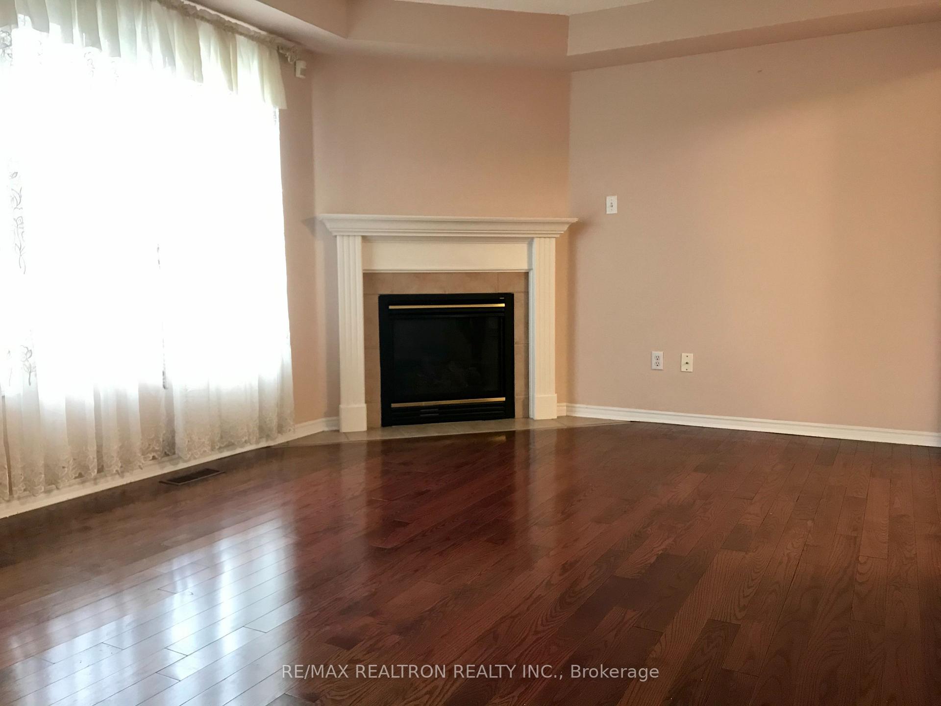 Photo 10 of Unit Main & 2nd, 14 Yellowood Circle, Vaughan, Patterson — HOMEH