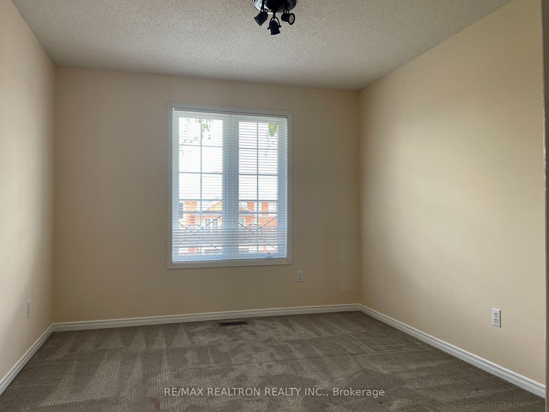Photo 14 of Unit Main & 2nd, 14 Yellowood Circle, Vaughan, Patterson — HOMEH