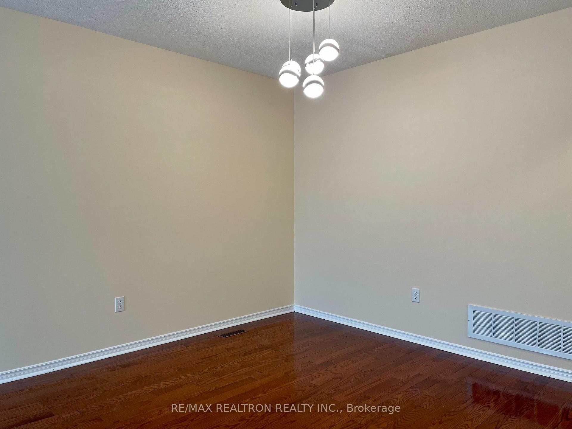 Photo 16 of Unit Main & 2nd, 14 Yellowood Circle, Vaughan, Patterson — HOMEH