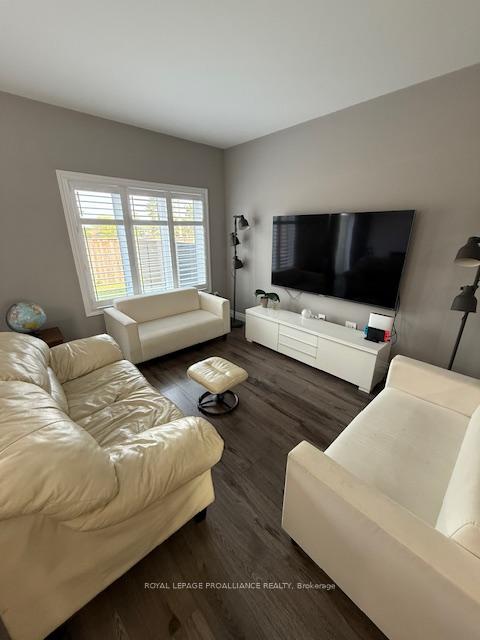 Photo 13 of 21 Primrose Crescent, Belleville, Thurlow Ward — HOMEH