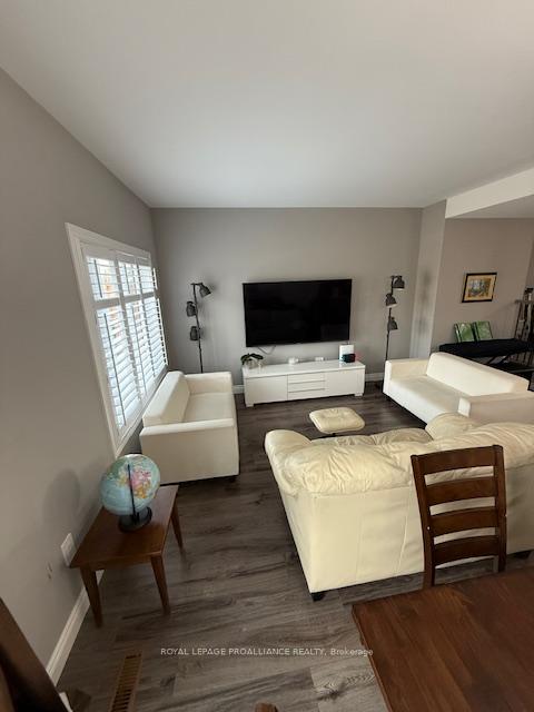 Photo 14 of 21 Primrose Crescent, Belleville, Thurlow Ward — HOMEH