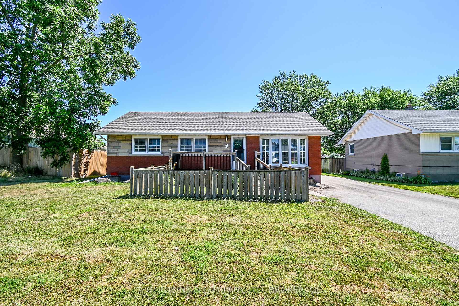 Photo 2 of 92 Diffin Drive, Welland, Prince Charles — HOMEH