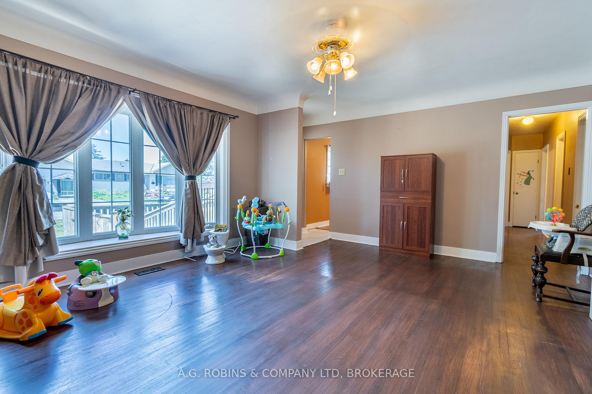 Photo 4 of 92 Diffin Drive, Welland, Prince Charles — HOMEH
