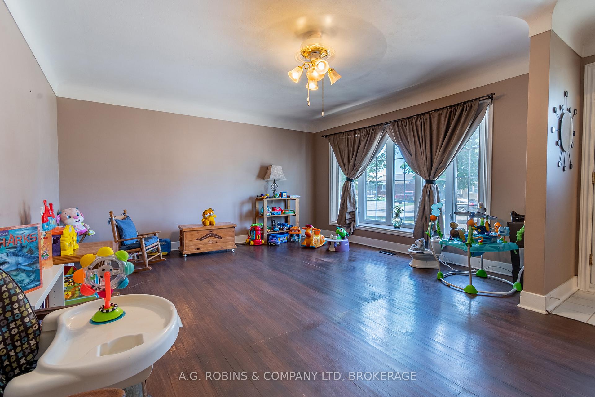 Photo 5 of 92 Diffin Drive, Welland, Prince Charles — HOMEH