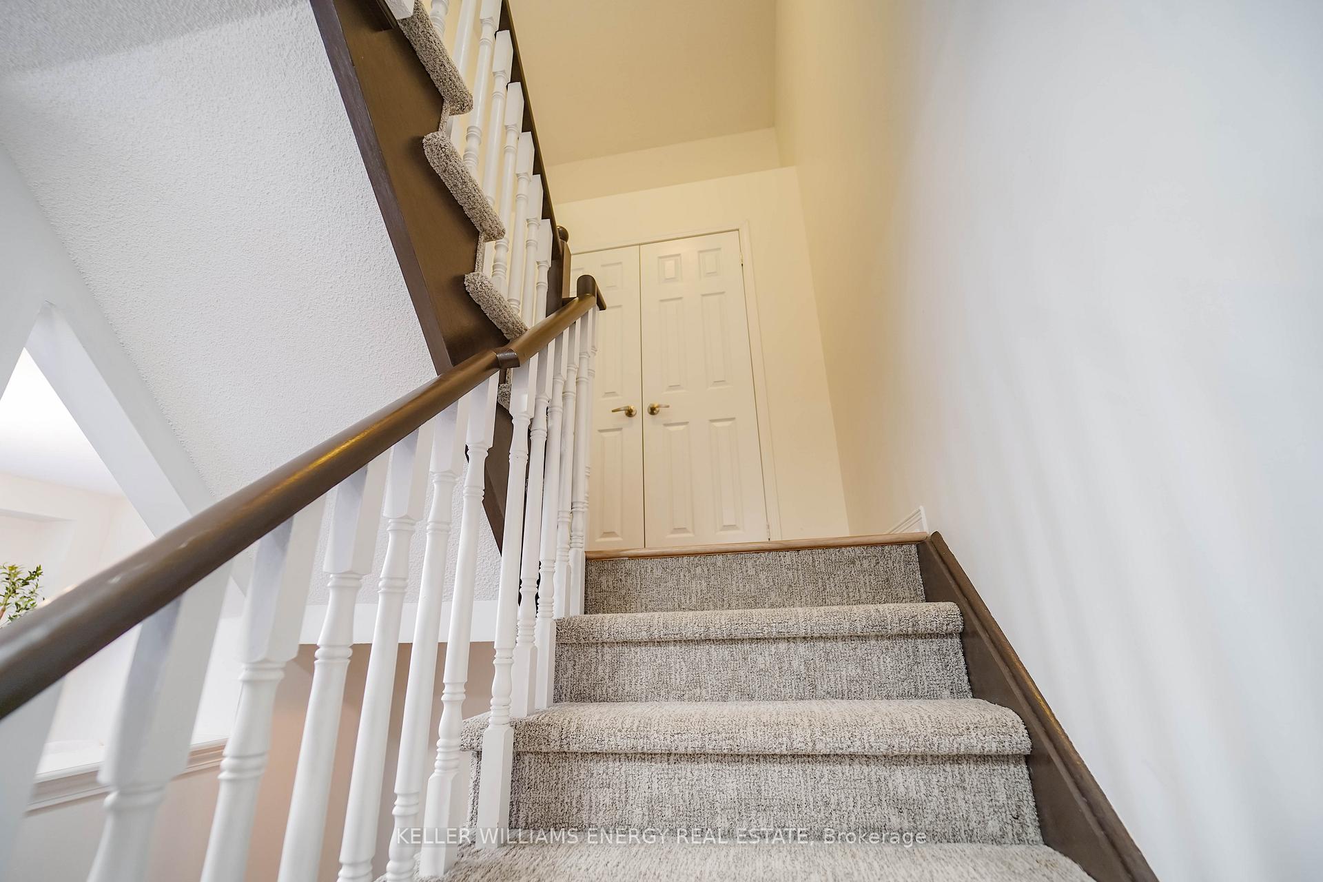 Photo 12 of 38 Elliottglen Drive, Ajax, Northeast Ajax — HOMEH