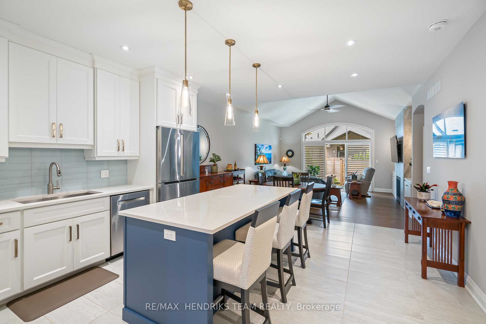 Photo 7 of 12 Carrick Trail, Welland, Hwy 406/Welland — HOMEH