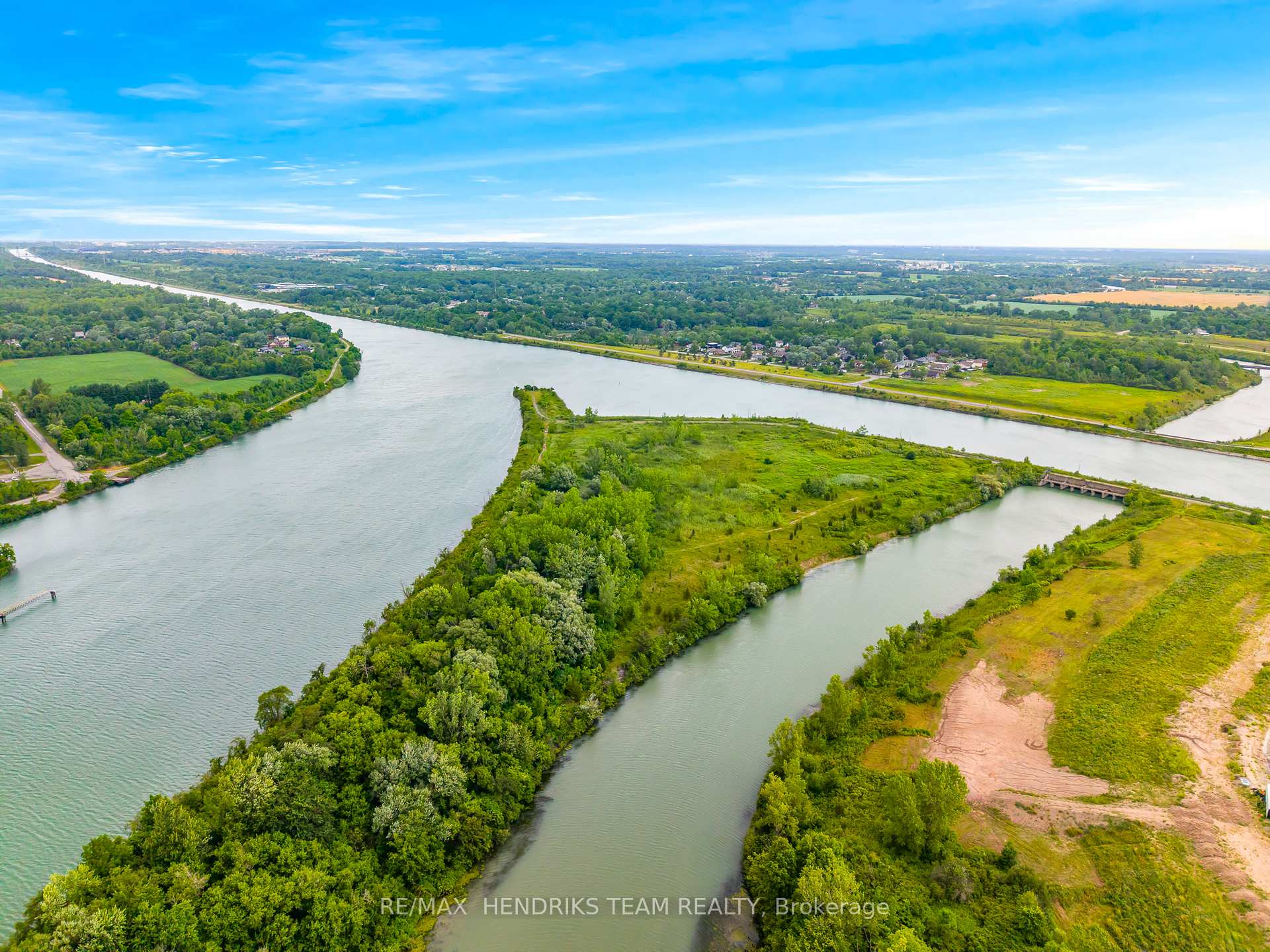Photo 29 of 12 Carrick Trail, Welland, Hwy 406/Welland — HOMEH