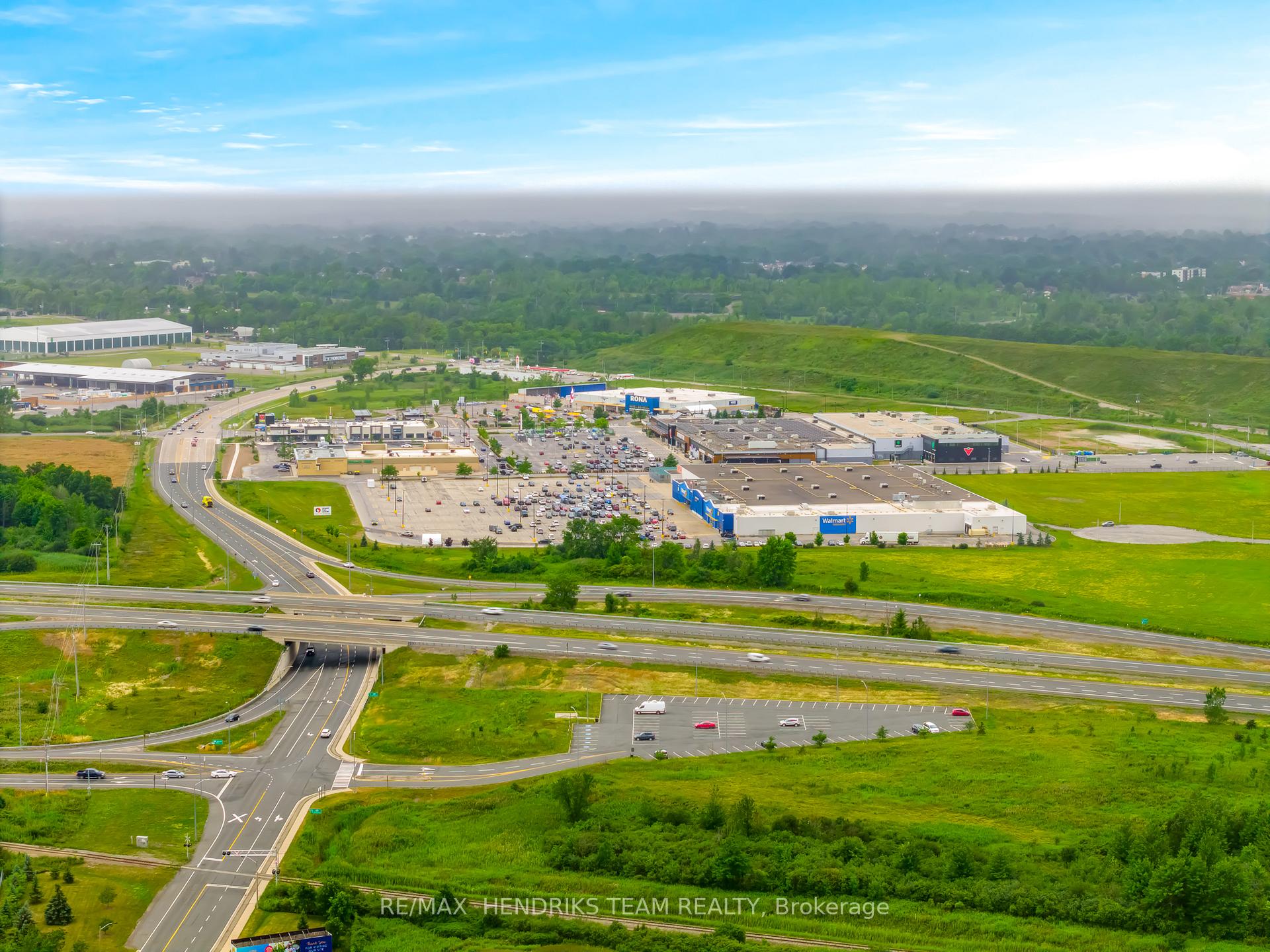 Photo 32 of 12 Carrick Trail, Welland, Hwy 406/Welland — HOMEH