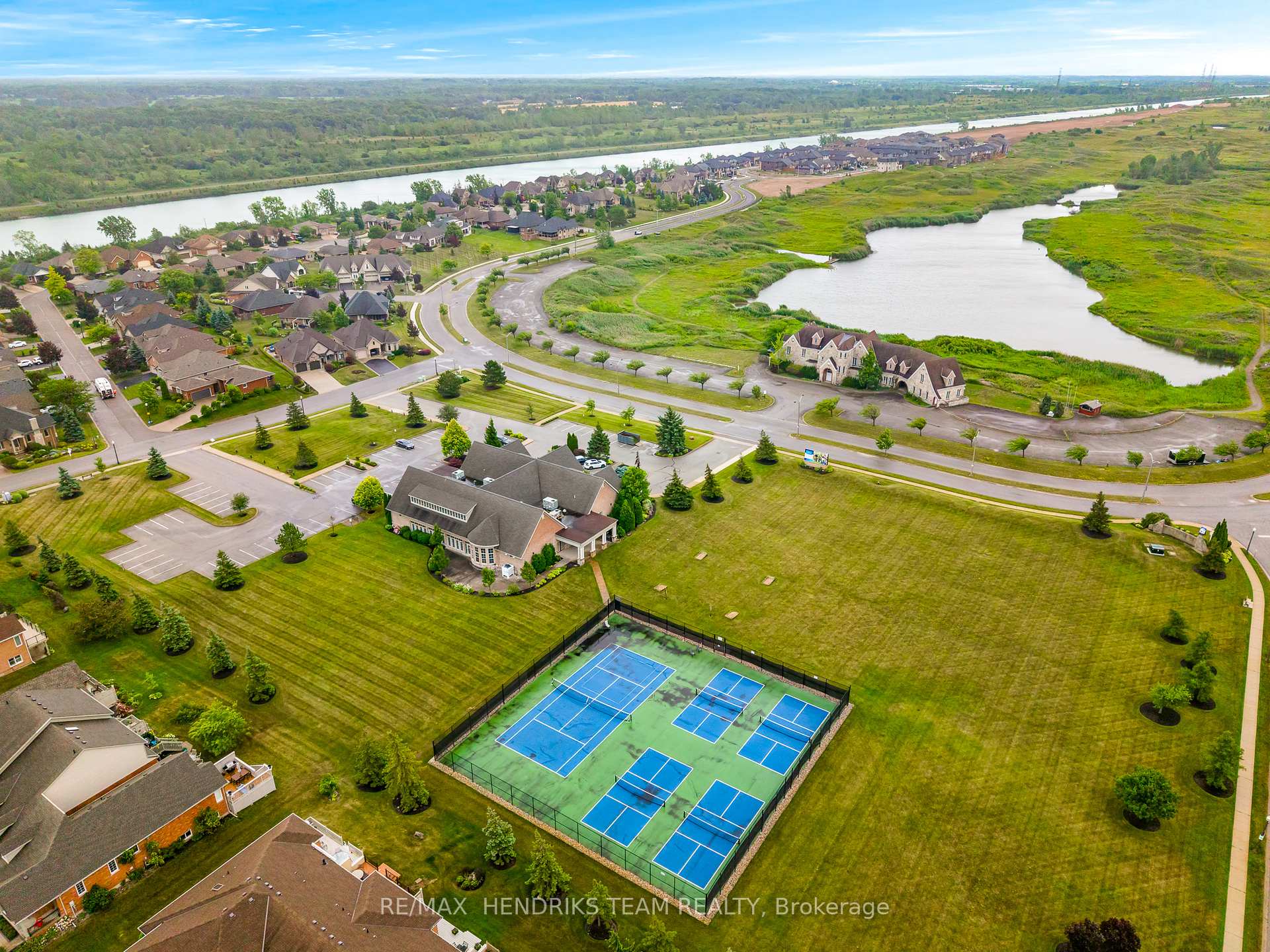 Photo 33 of 12 Carrick Trail, Welland, Hwy 406/Welland — HOMEH