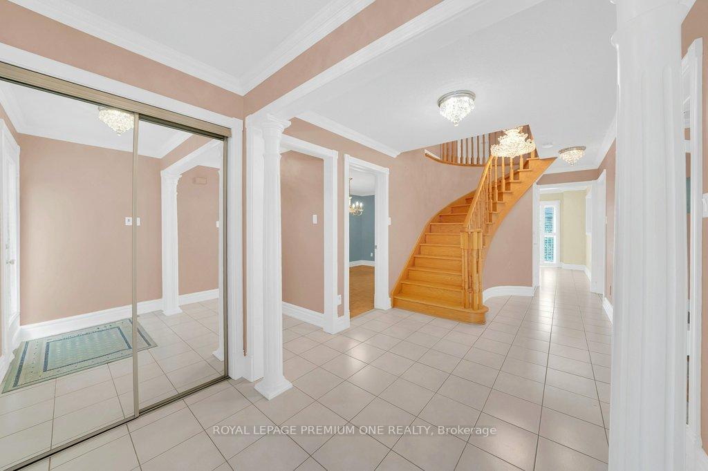 Photo 2 of 67 Embassy Drive, Vaughan, East Woodbridge — HOMEH
