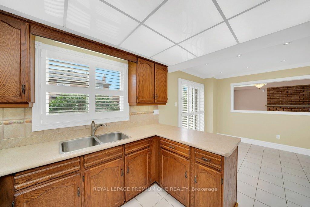 Photo 7 of 67 Embassy Drive, Vaughan, East Woodbridge — HOMEH