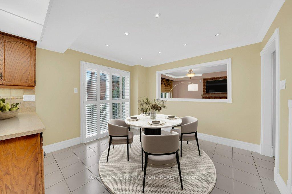 Photo 8 of 67 Embassy Drive, Vaughan, East Woodbridge — HOMEH