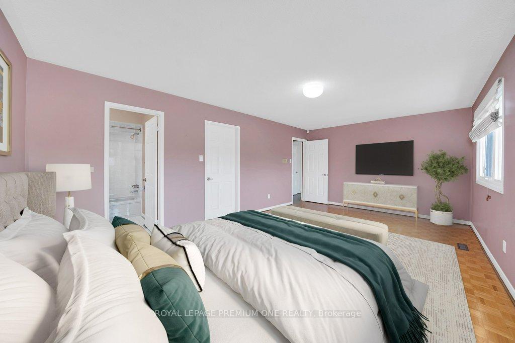 Photo 11 of 67 Embassy Drive, Vaughan, East Woodbridge — HOMEH