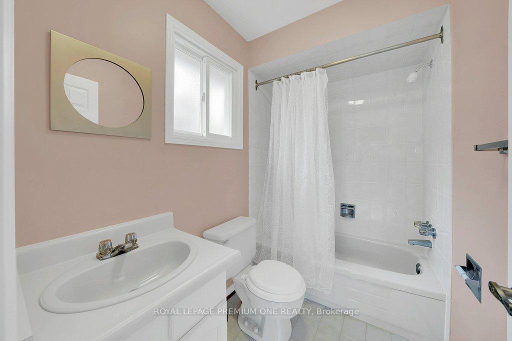 Photo 12 of 67 Embassy Drive, Vaughan, East Woodbridge — HOMEH