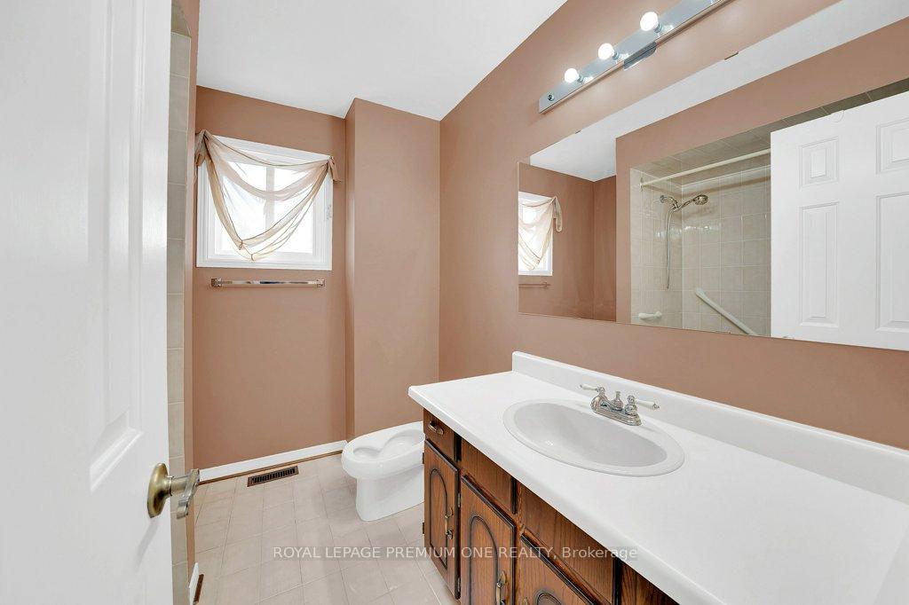 Photo 15 of 67 Embassy Drive, Vaughan, East Woodbridge — HOMEH