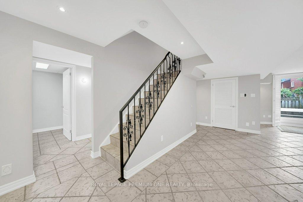 Photo 17 of 67 Embassy Drive, Vaughan, East Woodbridge — HOMEH
